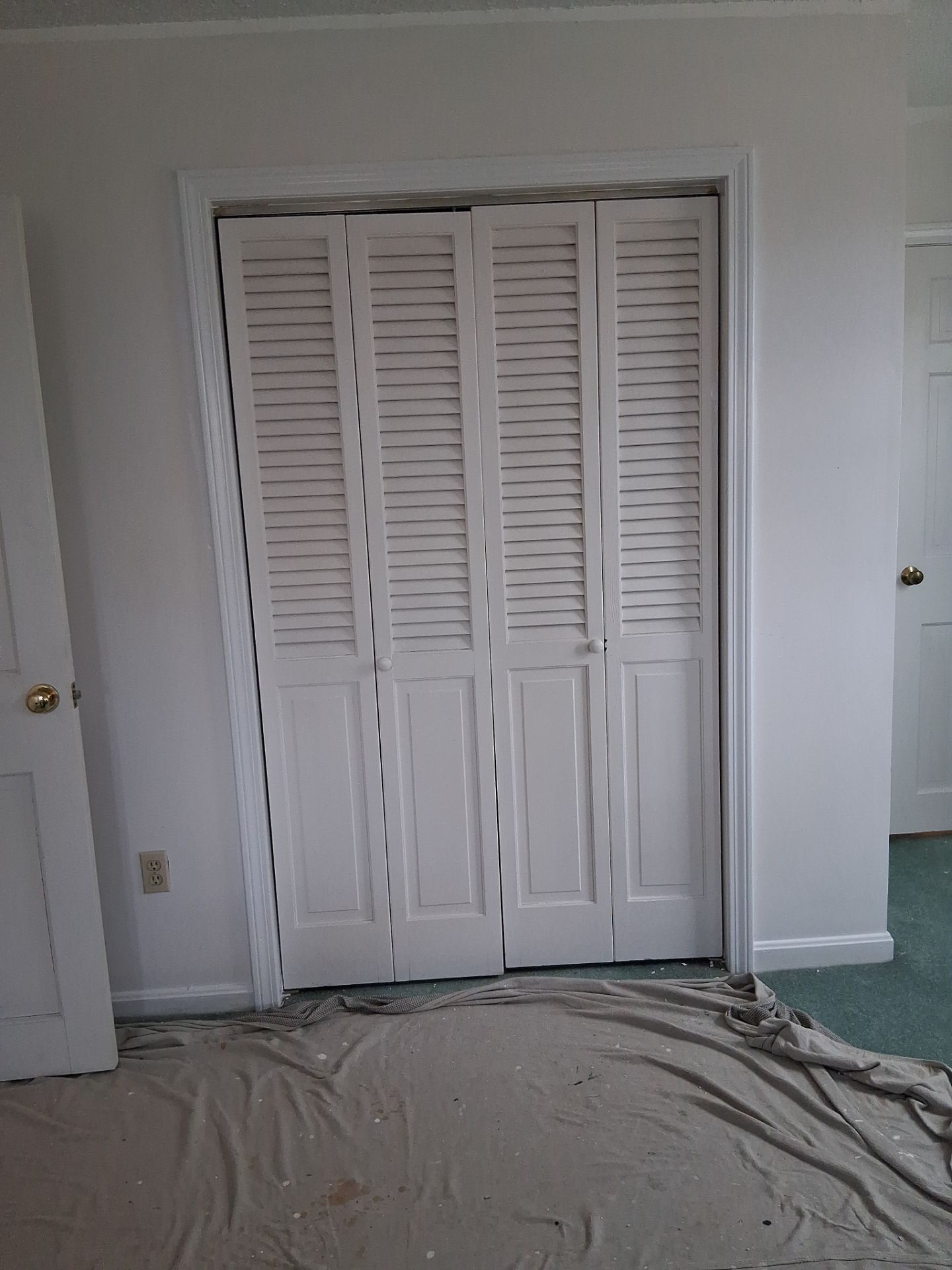 Comprehensive Interior Painting and Drywall Repair in Manchester, New Hampshire by The Persnickety Painters