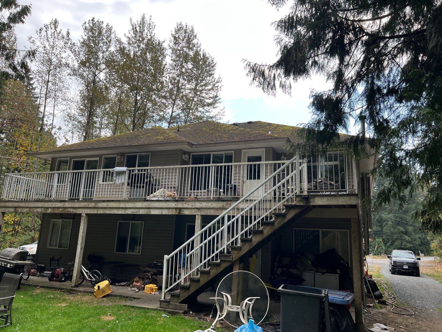 Residential Roofing Installation using OC Oakridge shingles by Top Notch Roofing Inc