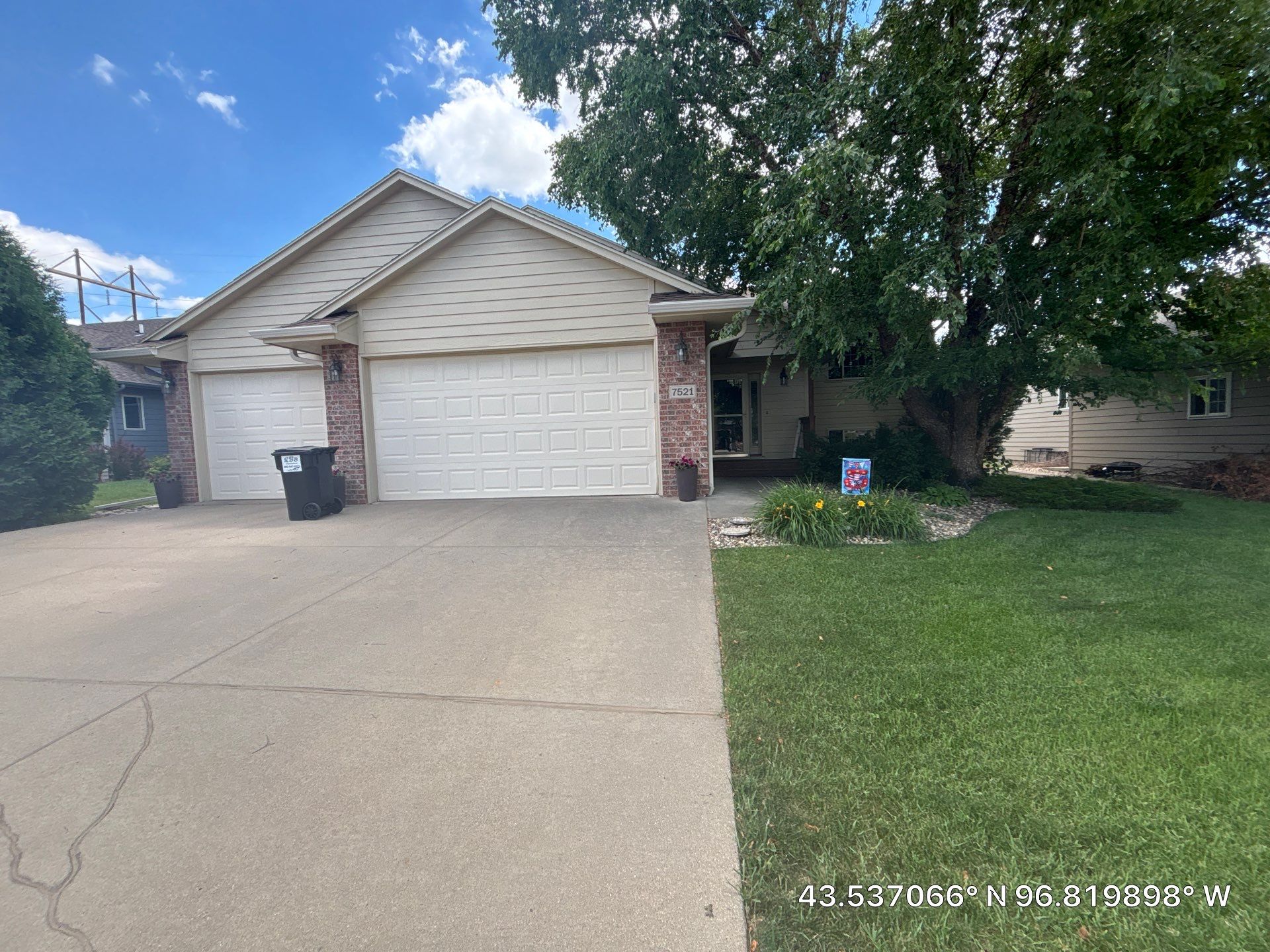 Sioux Falls Exterior Siding Replacement and Custom Deck Upgrade by Select Painting, Coatings & Garage Cabinets