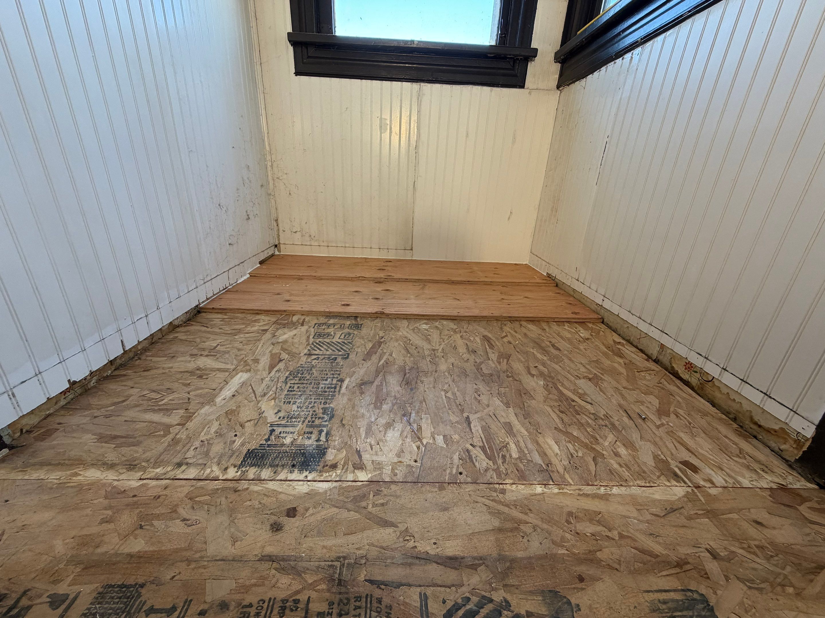 Vinyl Floor Tile by Handyman State LLC