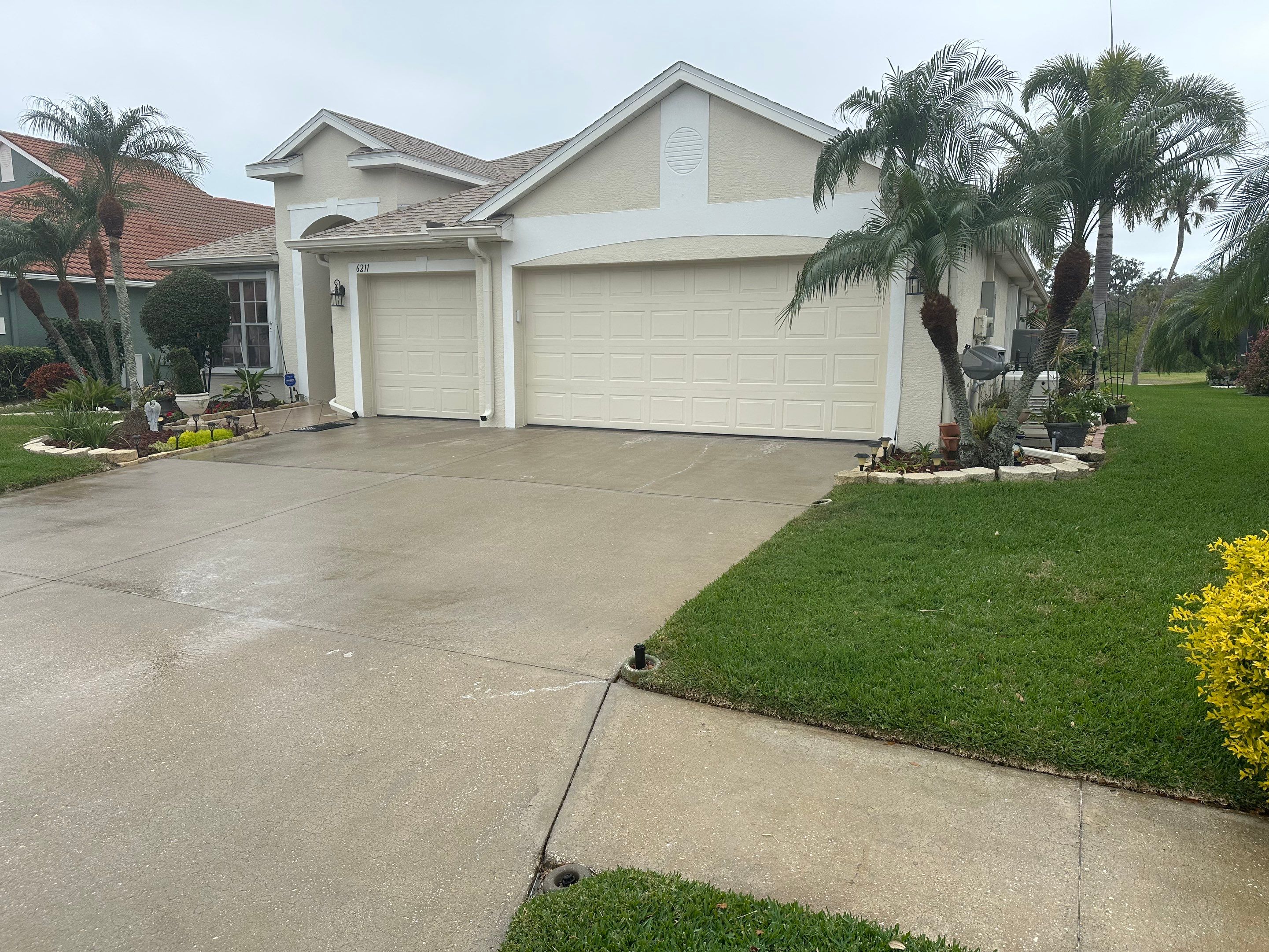 Driveway Cleaning and Rust Treatment - Fairways at Imperial Lakes, Palmetto, FL | Sunshine AquaWash by Sunshine AquaWash