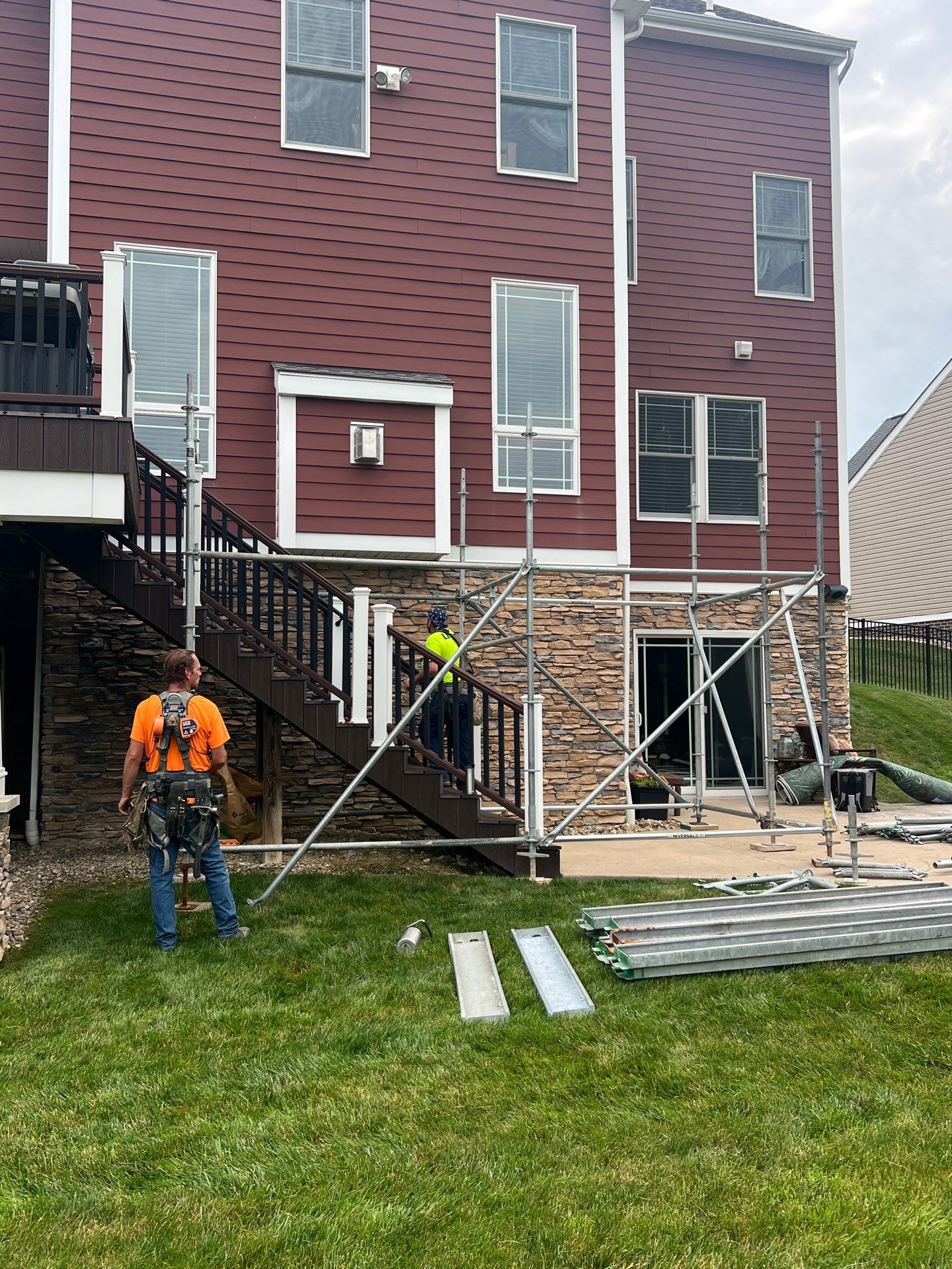 Countrylane Red James Hardie Siding Replacement in Franklin Park by Knockout Home Solutions