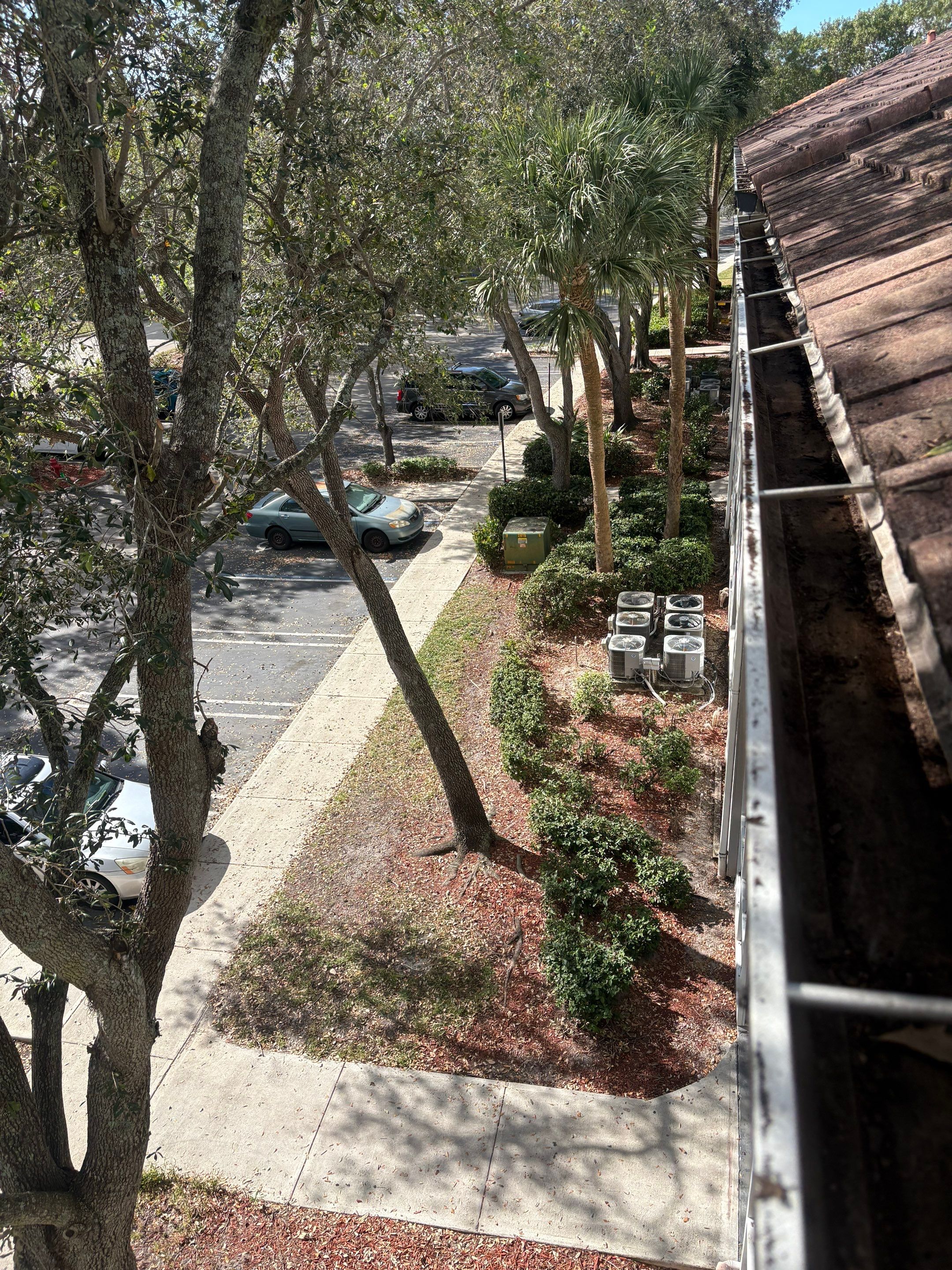 HOA gutter cleaning after photo.