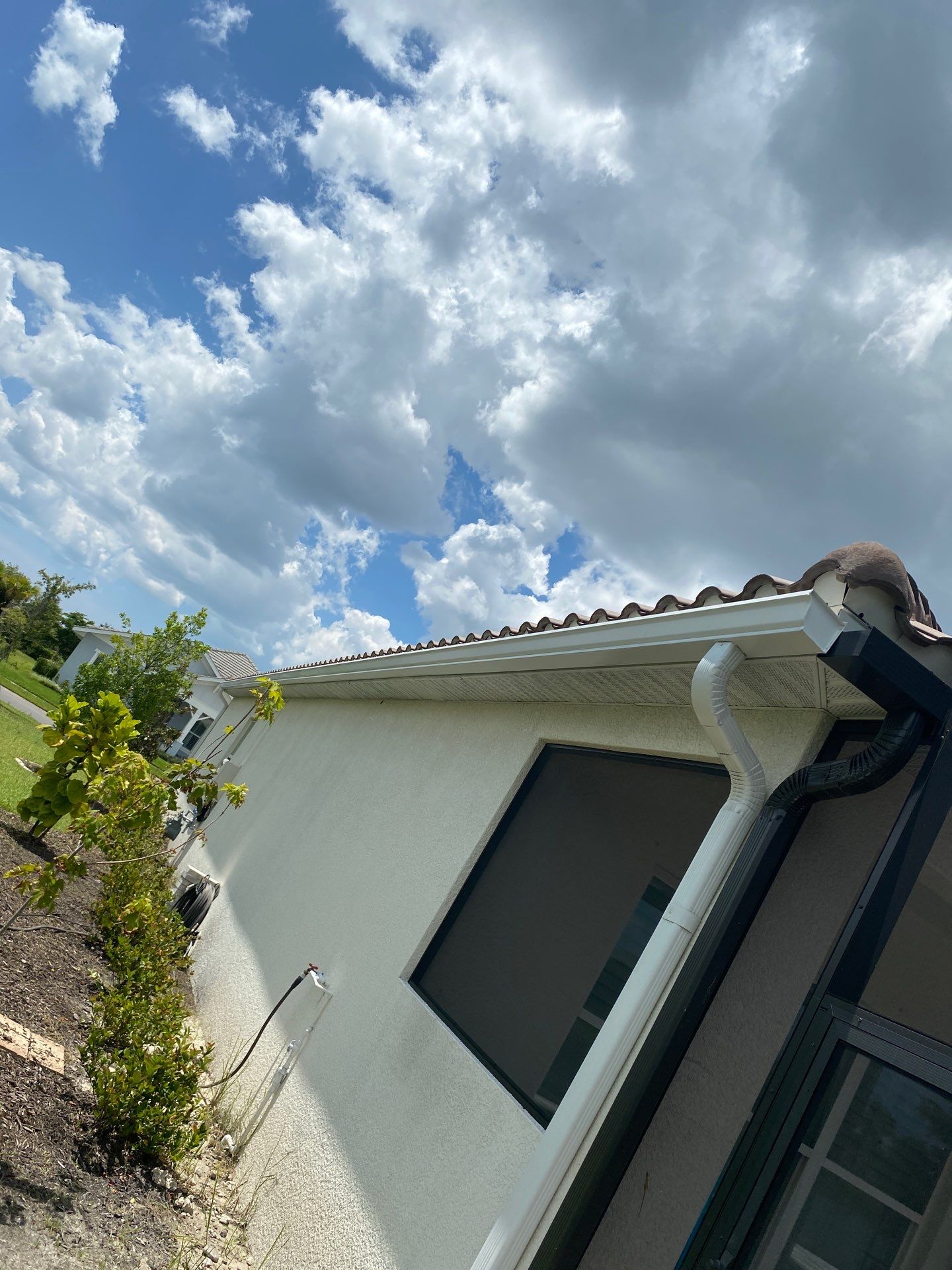 White K Style Seamless Gutters using 6 Inch Seamless Gutters in Sarasota FL by Gutter Professors