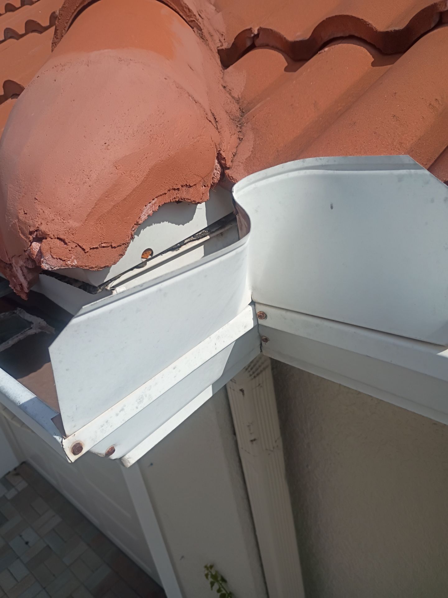 Aluminum Seamless Gutters using seal gutters in Fort Myers FL by Gutter Professors