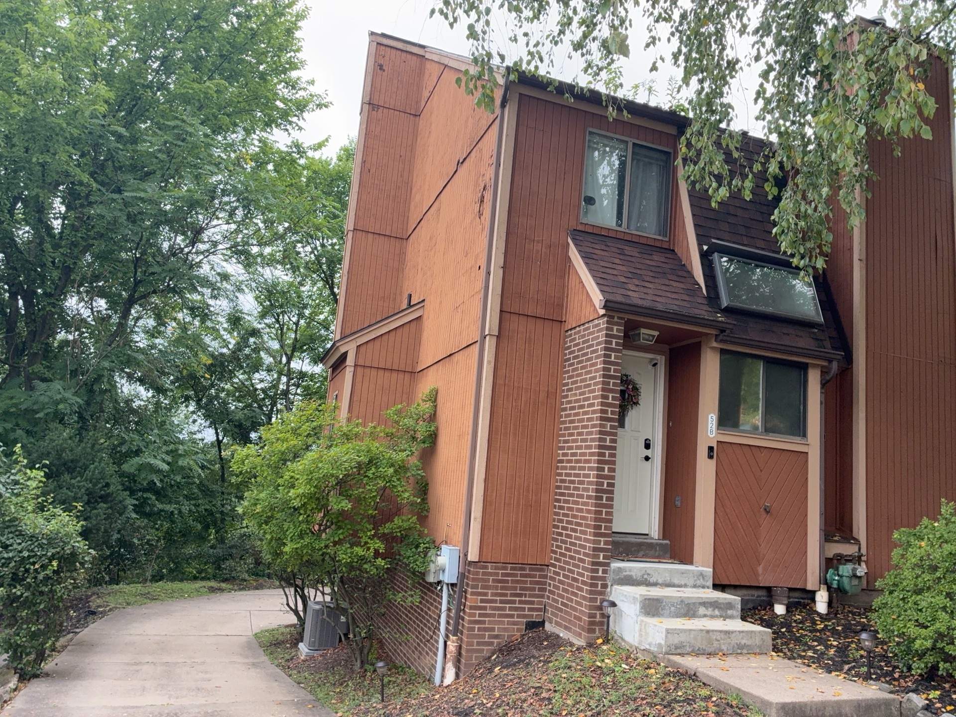 Mastic Quest Full Russet Red Home in Pittsburgh by Ideal Siding Pittsburgh
