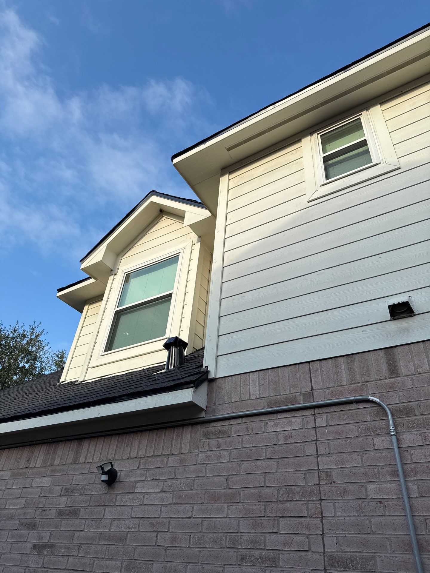GAF HDZ CHARCOAL W/ PREMIUM RIDGE Z by Motion Roofing