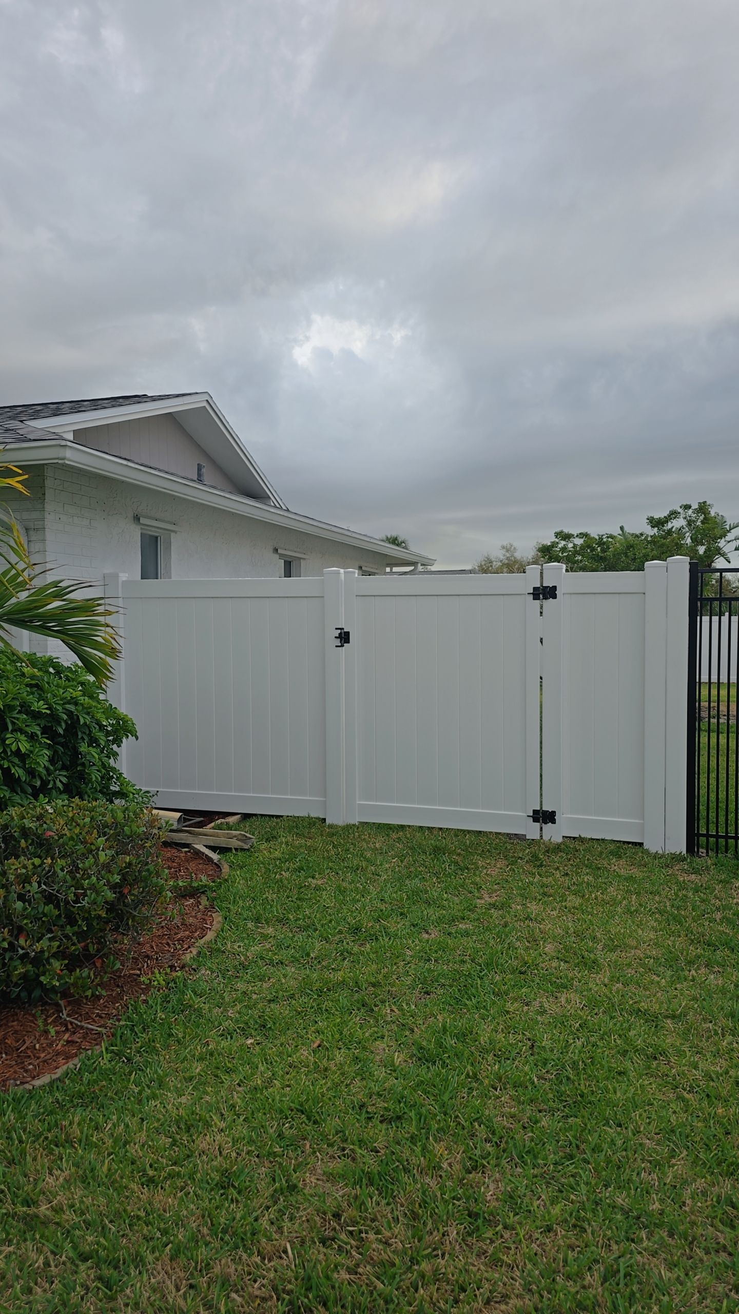 Vinyl Fence Install in Bradenton by True Fence LLC