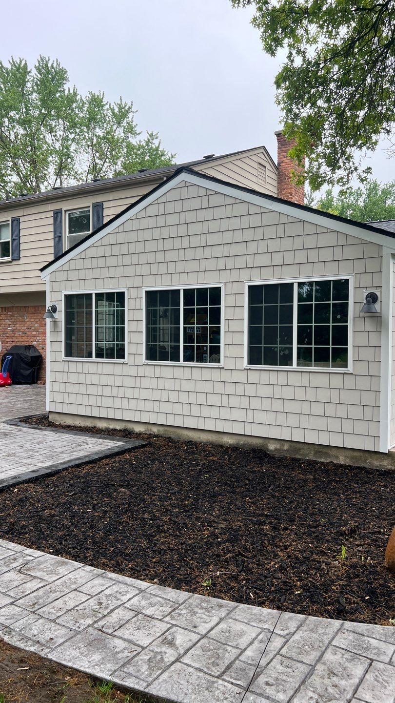 James HardieShingle Installation by Bloomfield Construction & Restoration