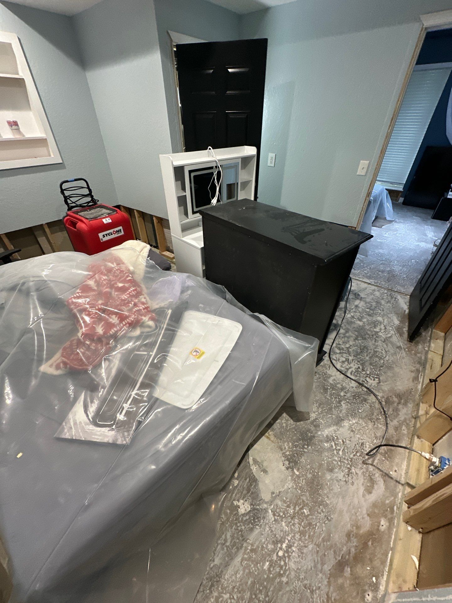 Full-Service Water Damage Mitigation and Structural Drying in Lone Jack by Fine Restoration