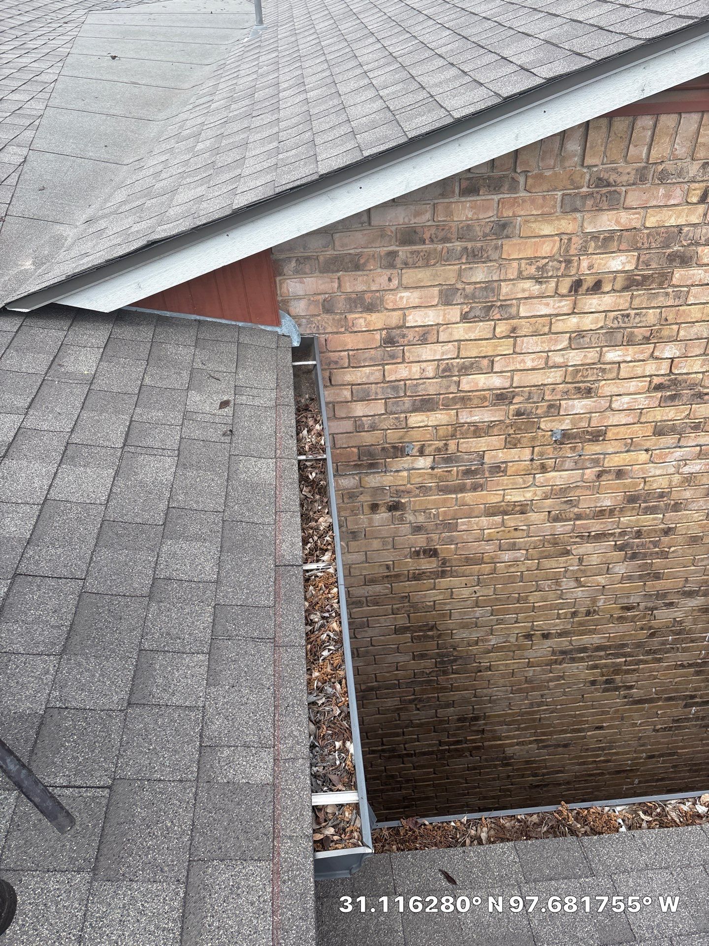 HOA gutter cleaning before photo.