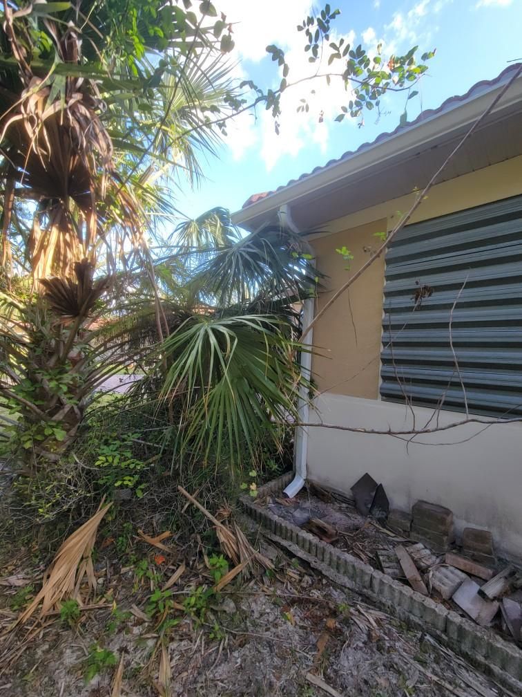 New Splash Guards and 6-Inch seamless Gutters in Naples FL by Gutter Professors