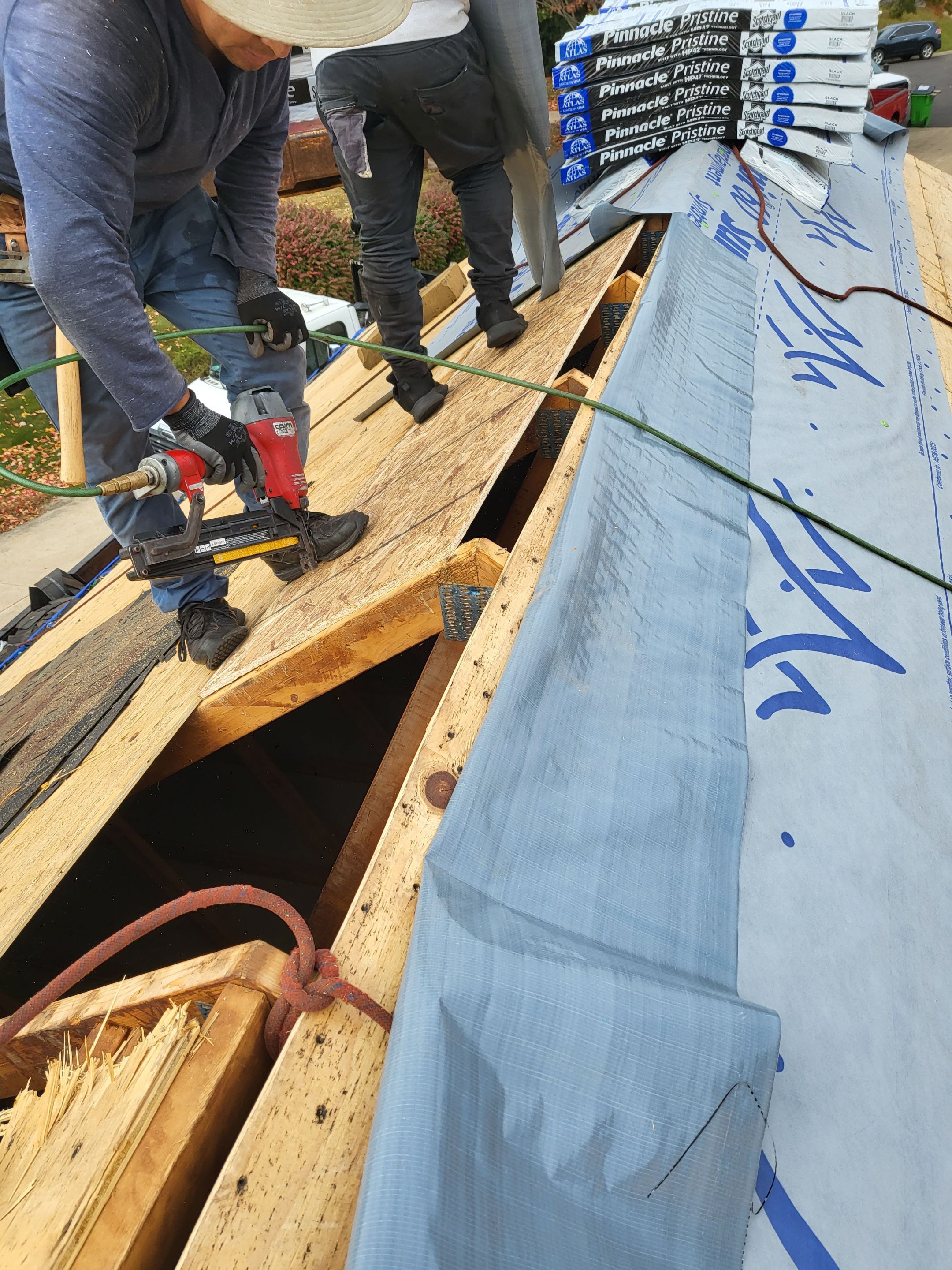 ATLAS PINNACLE COLOR: BLACK SHADOW, DRIP EDGE: BLACK by Eagle Eye Roofing