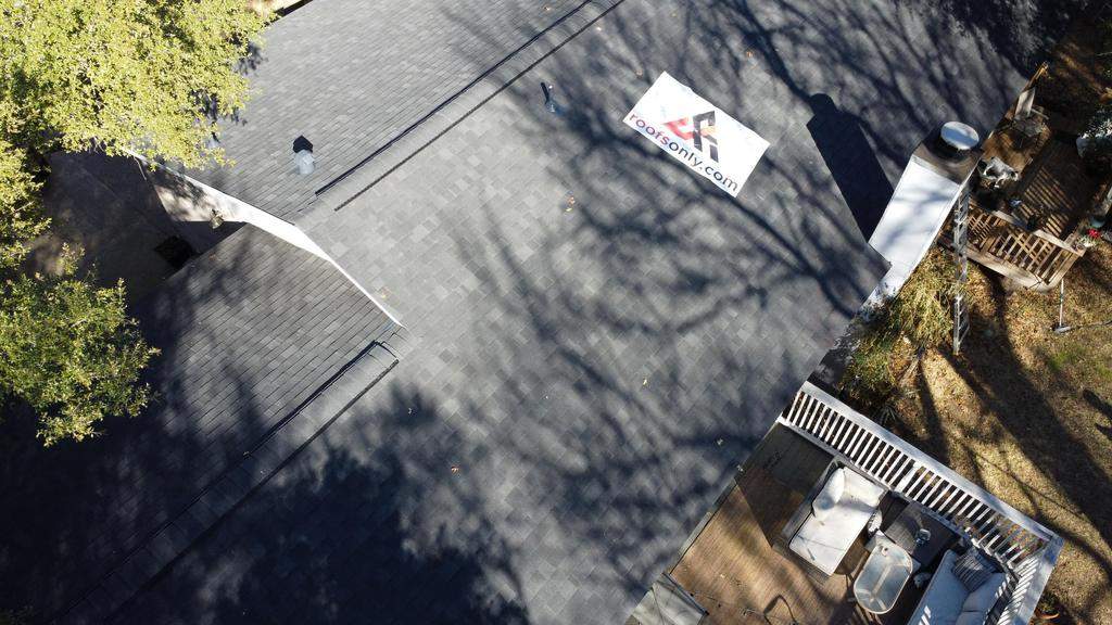 Onyx Black - Owens Corning TruDefinition Oakridge by RoofsOnly.com