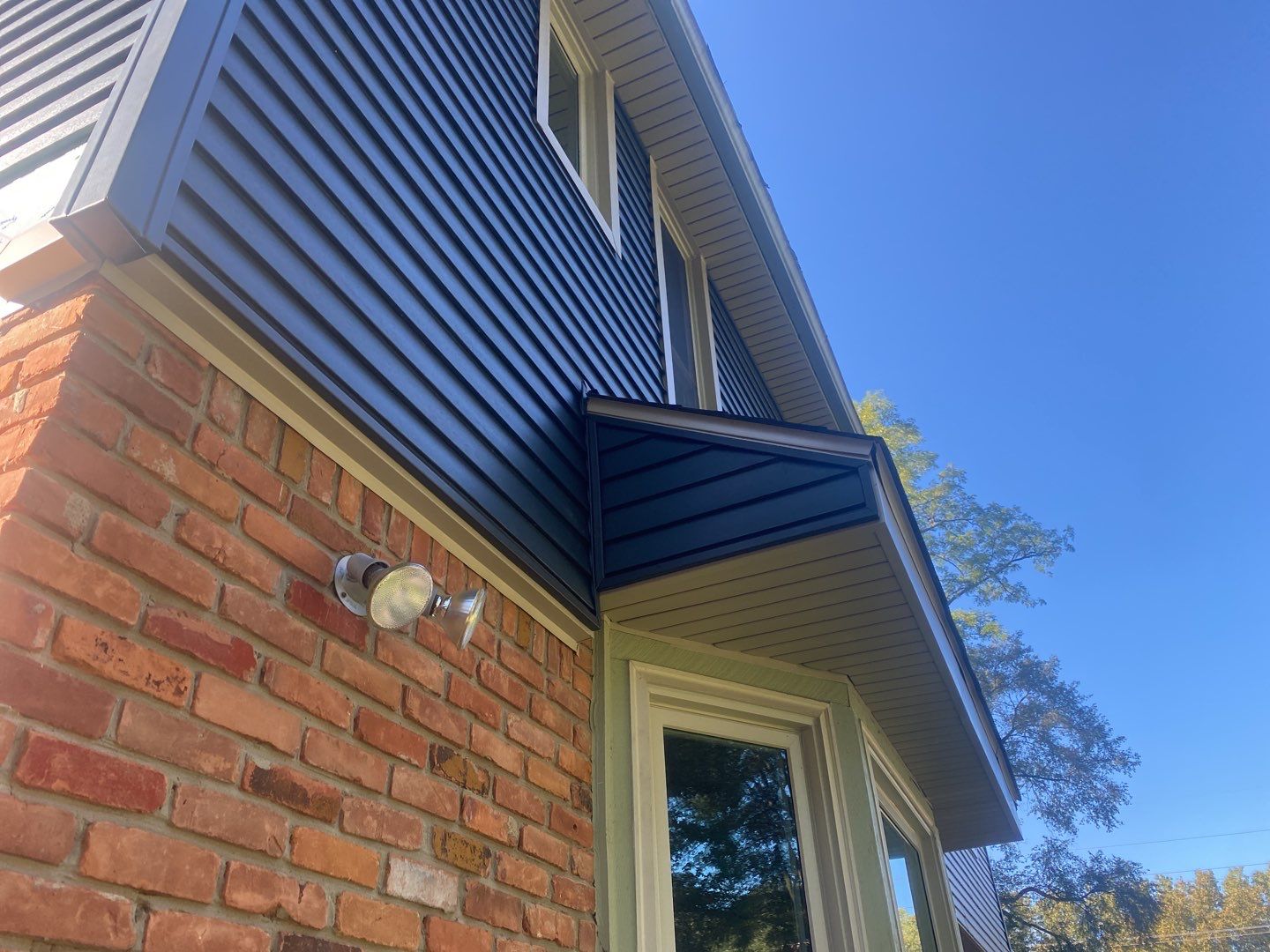 Siding Replacement using CertainTeed Restoration Classic D5 by 180 Contractors