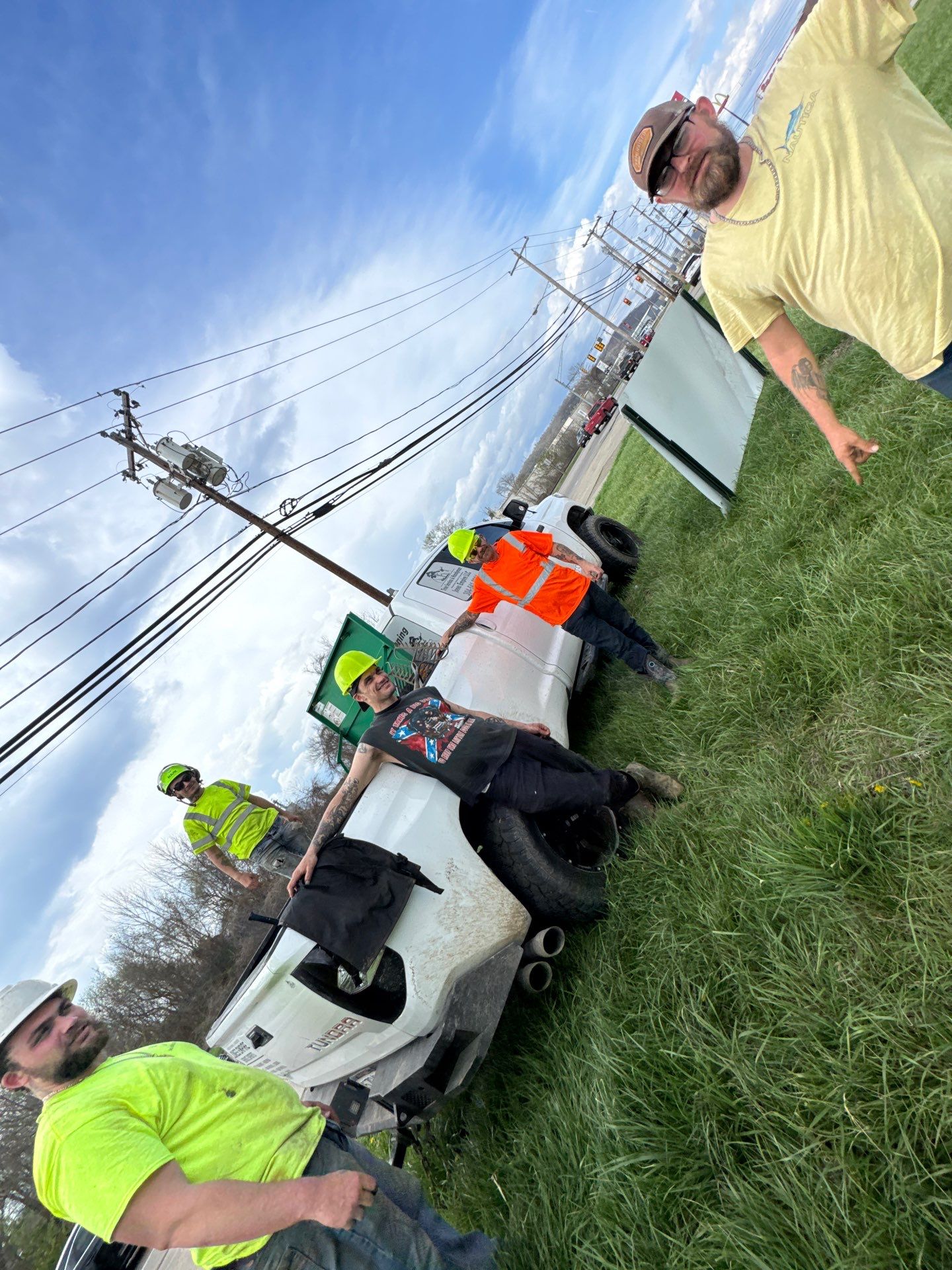 Project in Nitro, WV 	Rotator Crane Lifts Tree Off House | Nitro WV 	•	One Wrong Move Job | Rotator Crane Tree Removal 	•	Heavy Rescue Tree Job | Nitro WV 	•	Extreme Tree Removal Over Home | Nitro WV by Jones Empire LLC