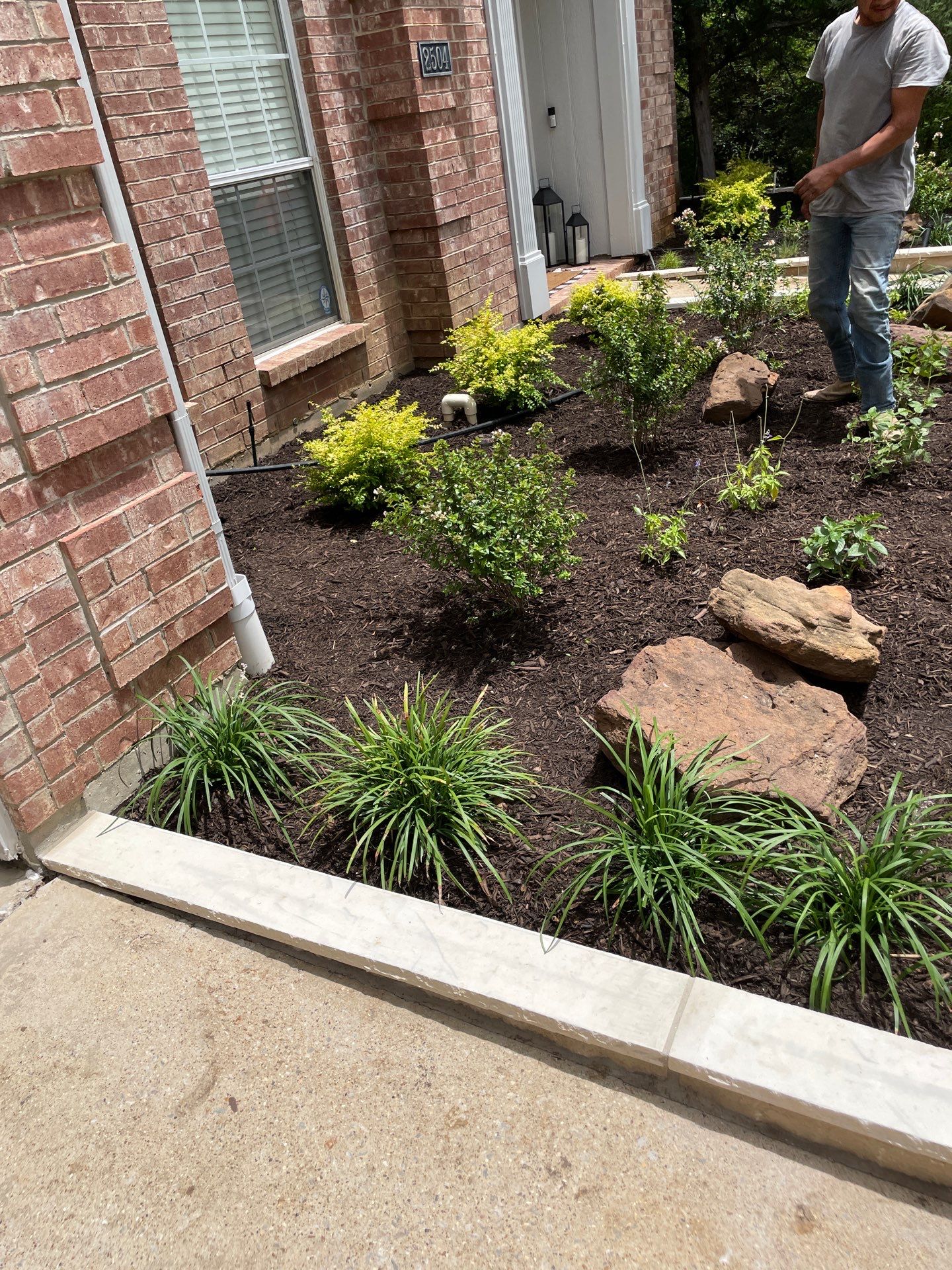 Paver Walkway, Chop Rock with Flagstone Cap by Peterson’s