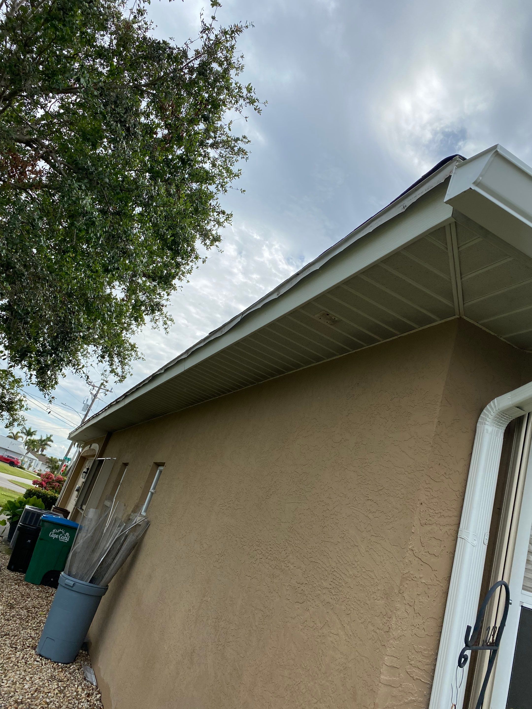 7-Inch Gutters for Large Homes in Cape Coral FL by Gutter Professors