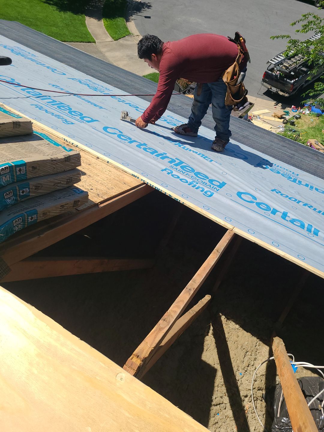 Burke: CertainTeed Landmark Designer Shingles in Moire Black by RM Banning, Inc.