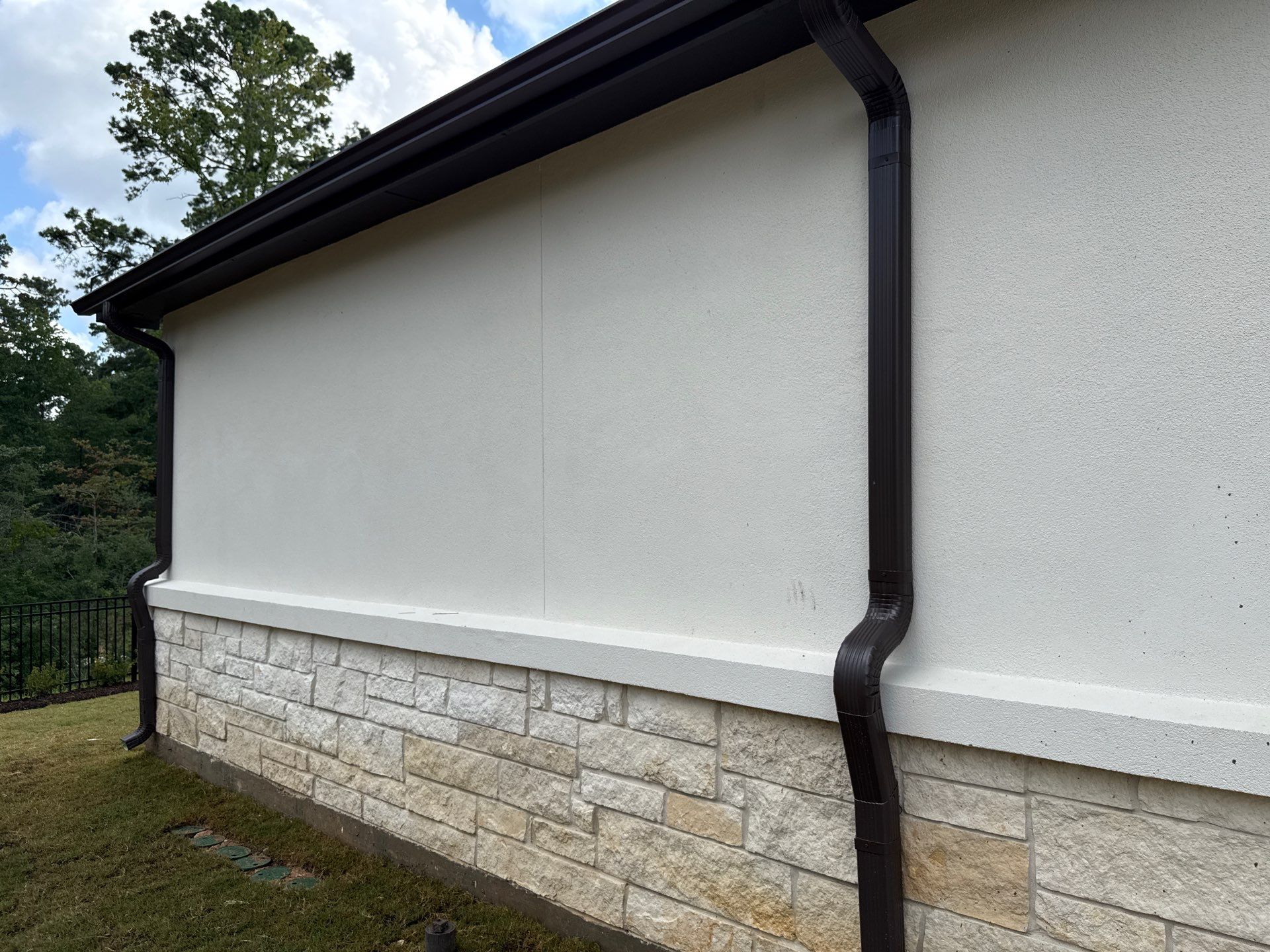 Magnolia Craftsmanship: Stucco and Foam Accents with Stone Integration by Apex Conventional Stucco Llc