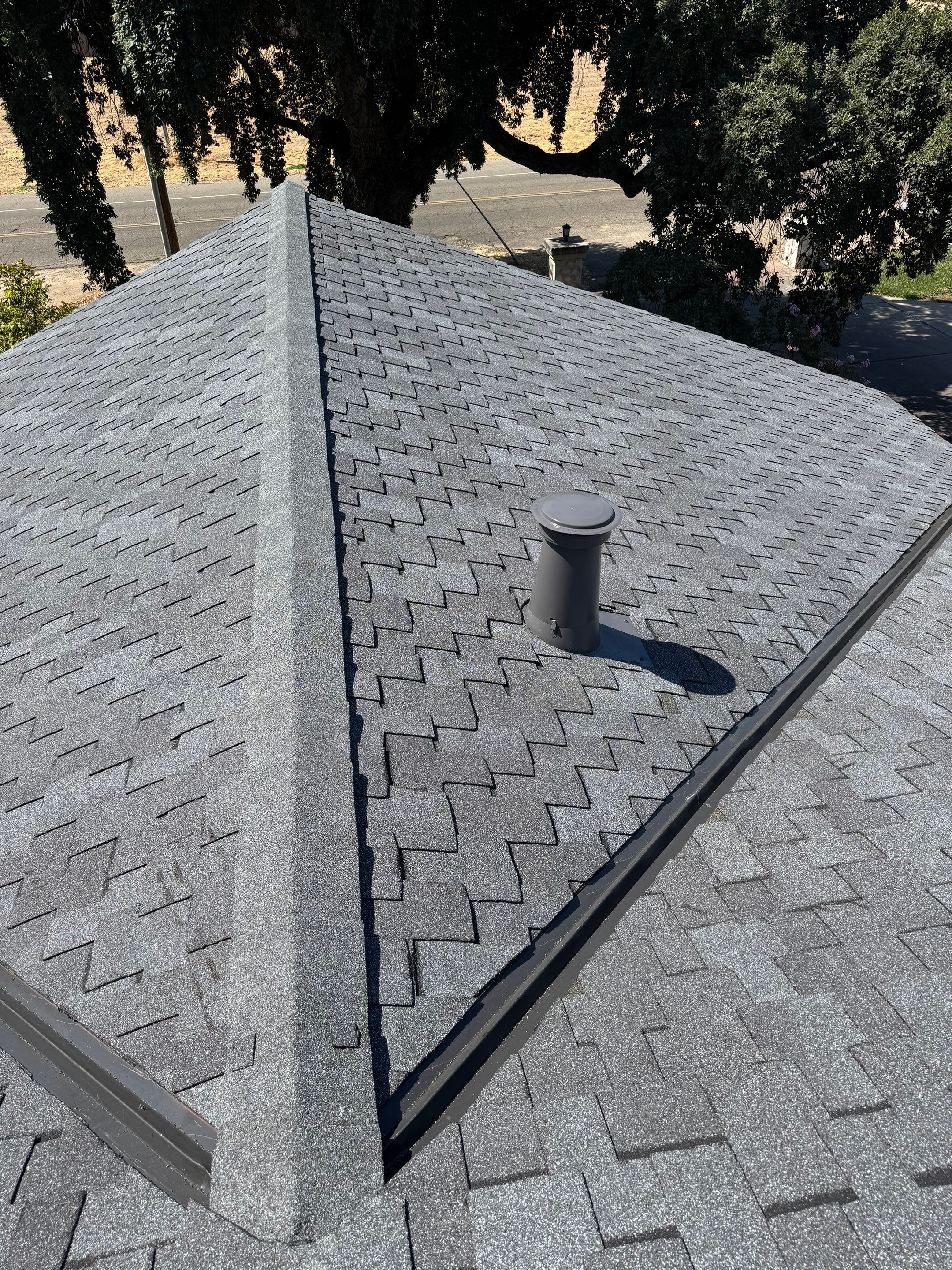 Presidential shingle roof by Straight Edge Roofing Inc