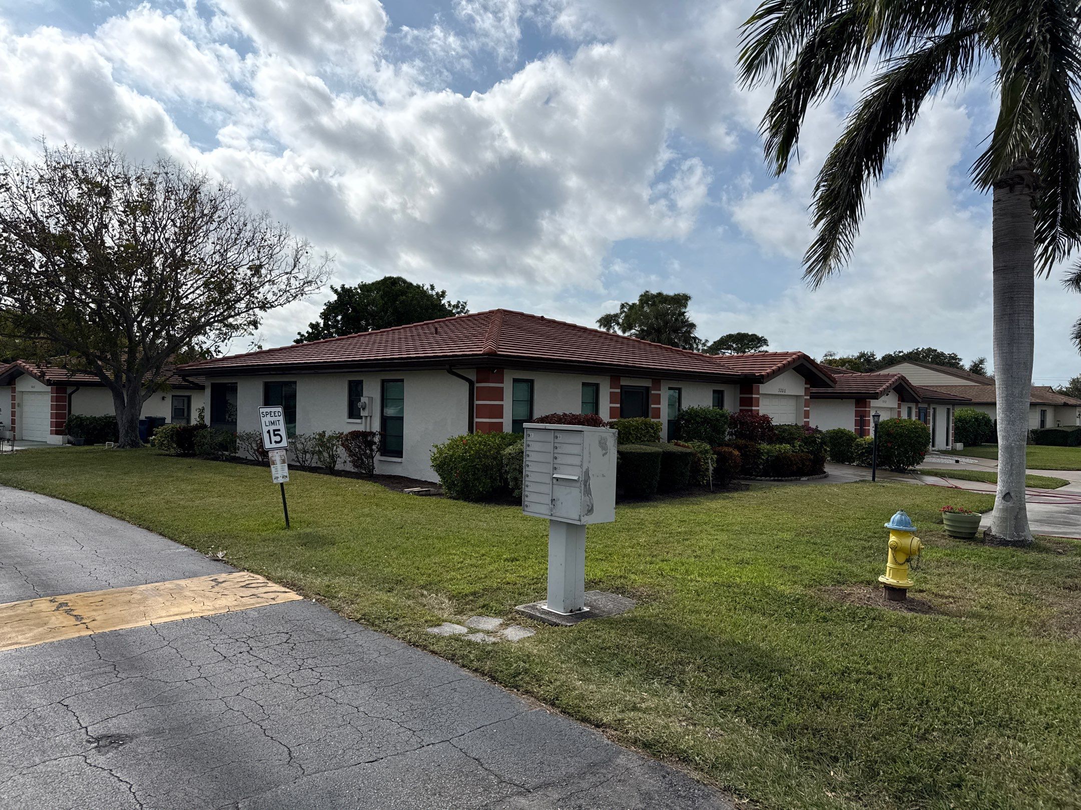 Tile Roof Cleaning in Vivienda at Bradenton I – Bradenton, FL by Sunshine AquaWash