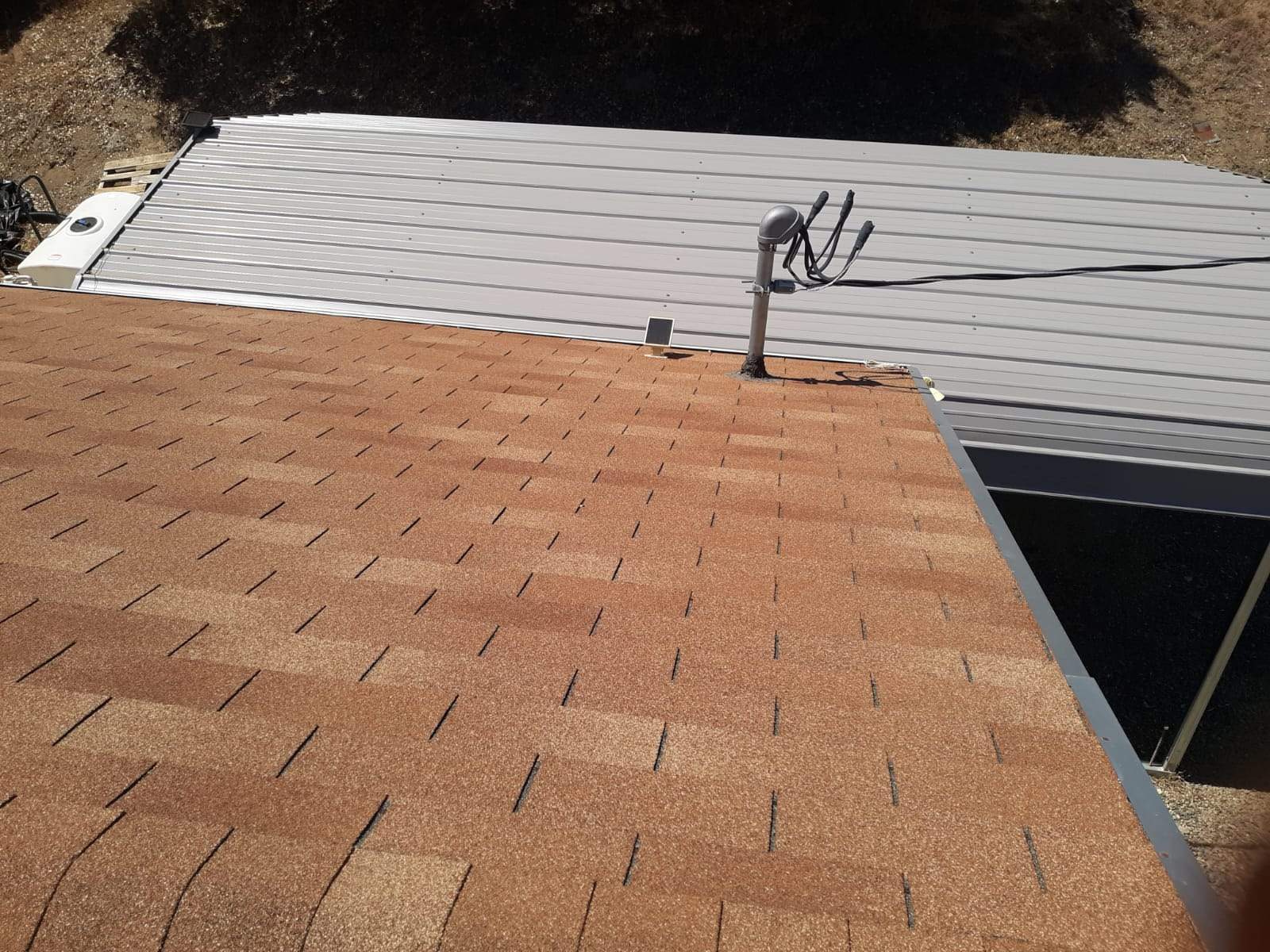 Metal roofing installation using Standing seam metal roofing system by Straight Edge Roofing Inc