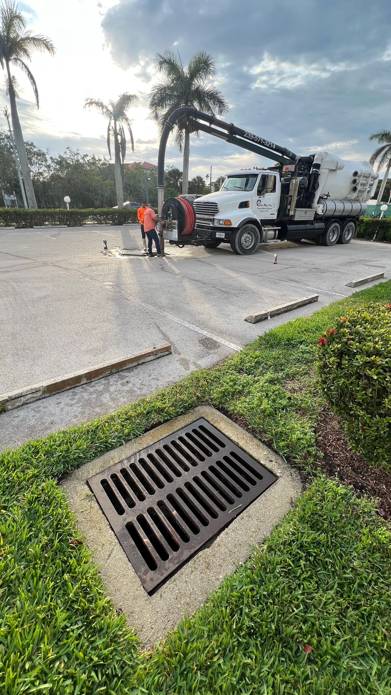 Stromwater System Maintenance at Bill Smith Appliances / Critter Cafe Marco Island Catch Basin by Don Mar, Inc. Storm Water Solutions