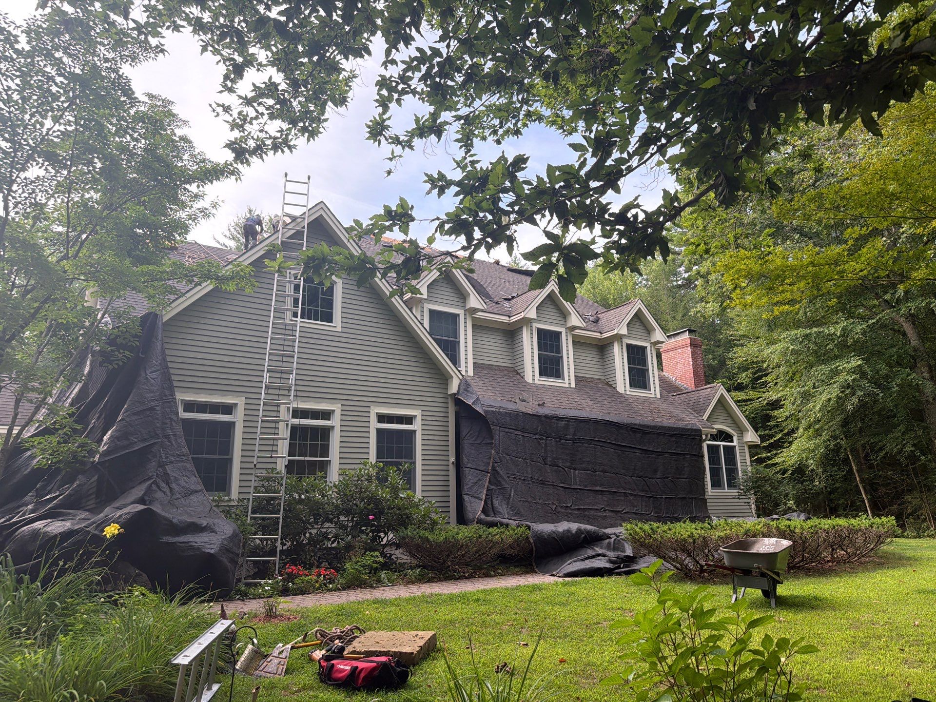 š IKO Roof Transformation in Berwick, Maine! š²šØ by Tall pine roofing