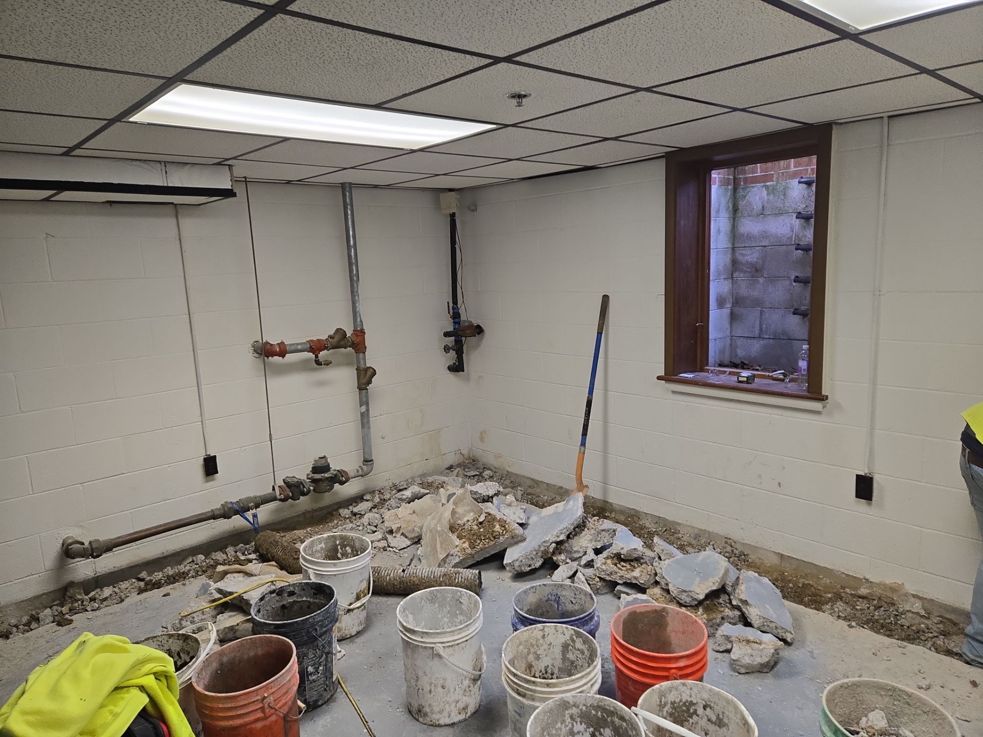 Interior Basement Waterproofing System with Embedded Fiber Reinforcement by Toledo Basement Repair 