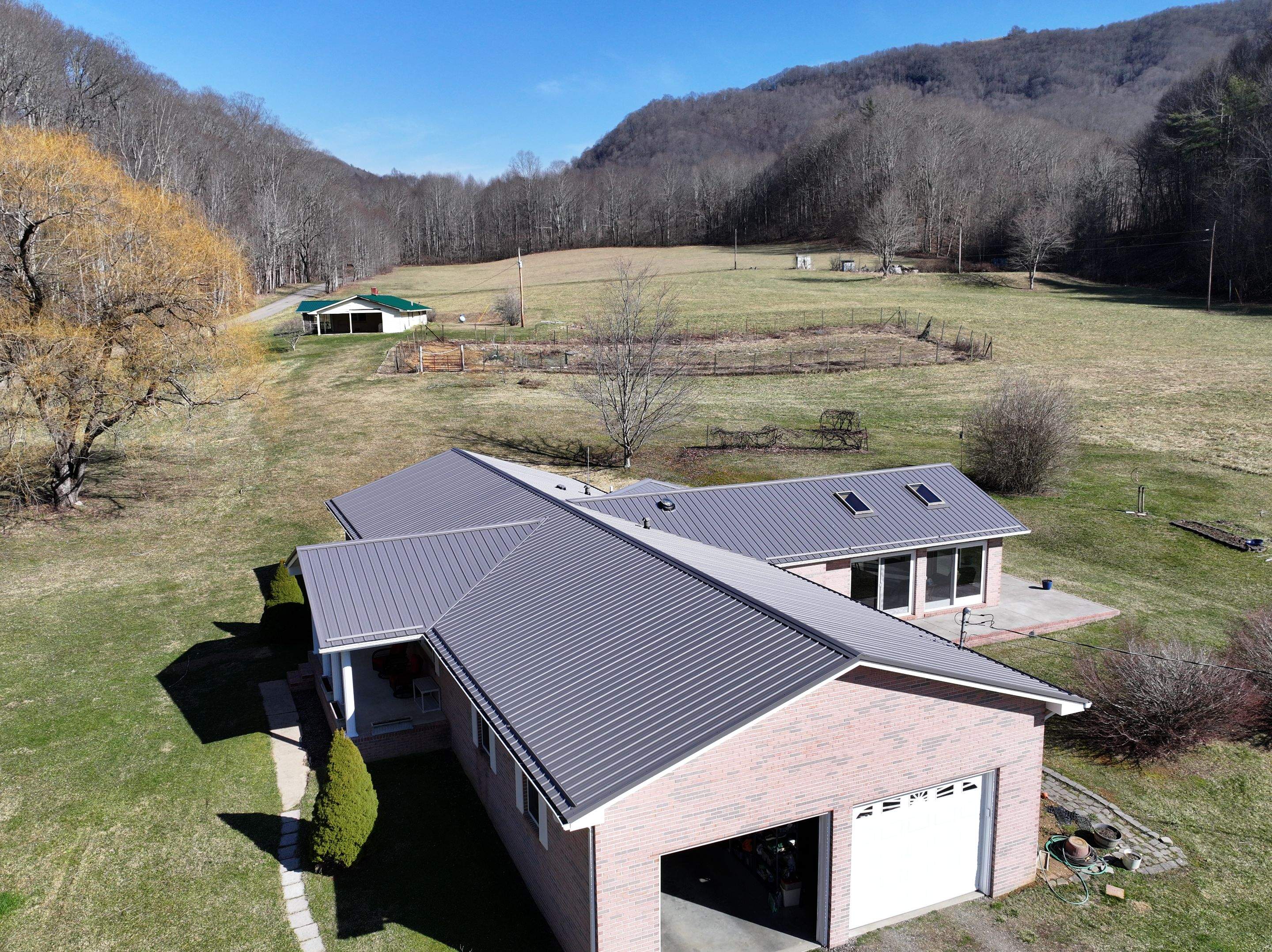 Woodard Residence by Omnia Roofing