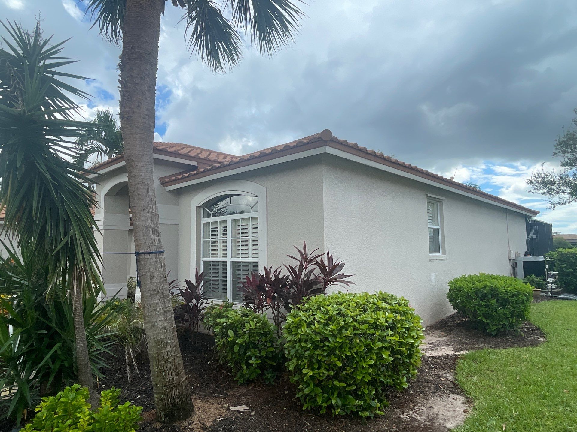 6-inch K-style Seamless Gutters in Fort Myers FL by Gutter Professors