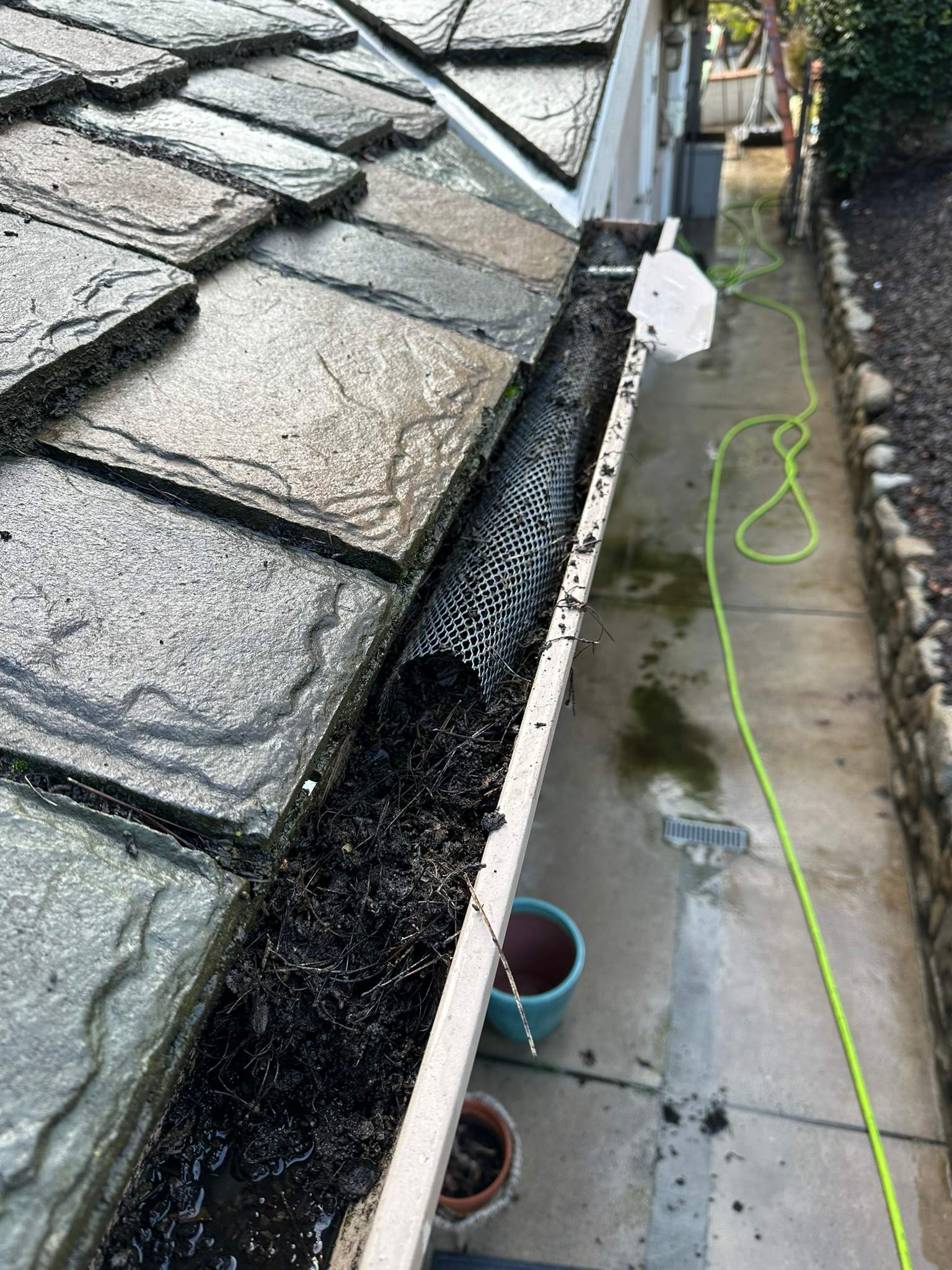 Orange County Gutter Cleaning in Wet Conditions by Property Cleaning Experts