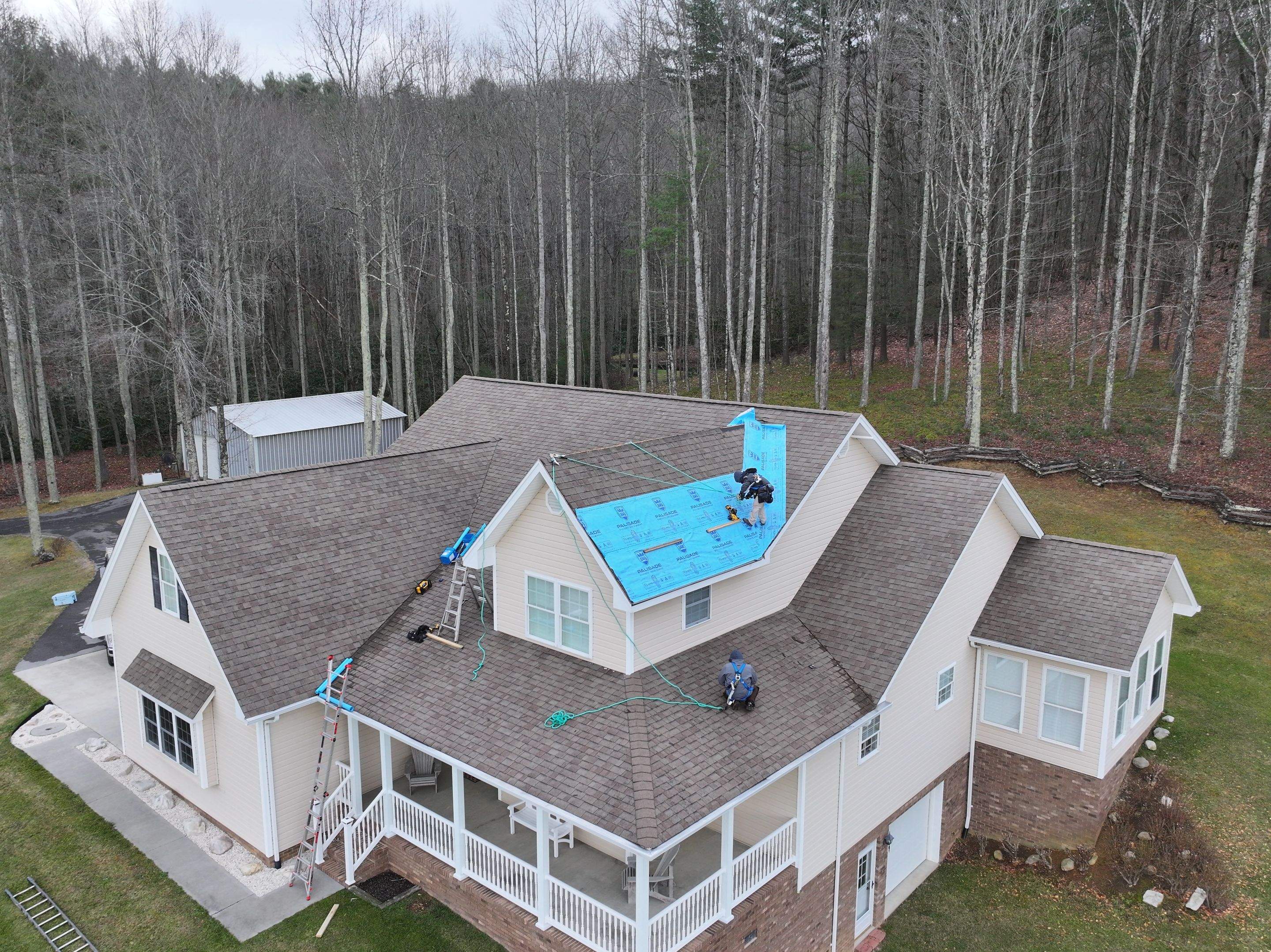 Sludder Residence  by Omnia Roofing