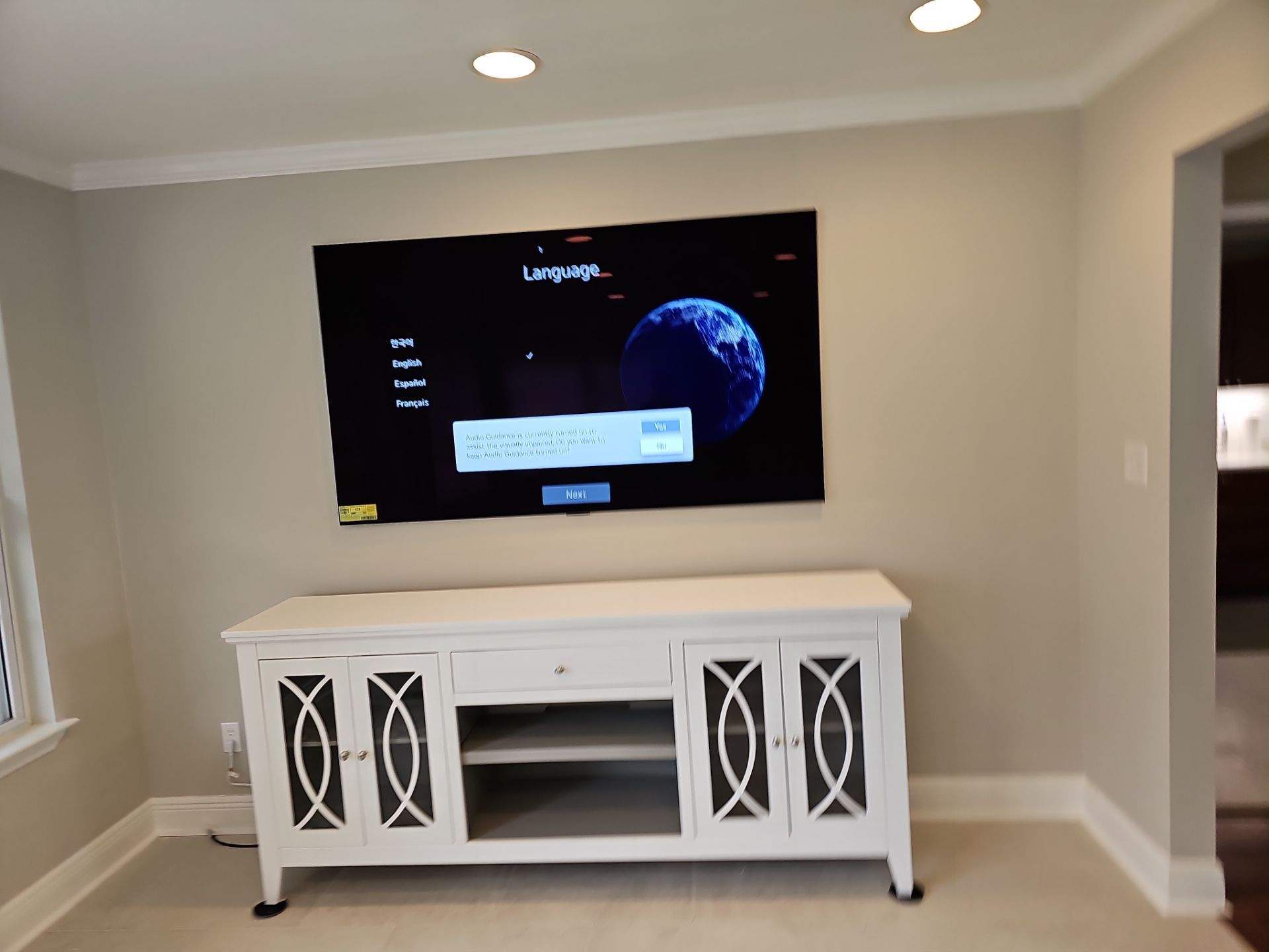 Lifestyle TV & Frame TV Installation Projects by Hangman Mounting & Installation 