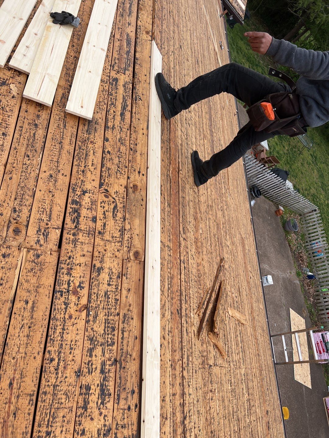 Residential Roofing Installation using Owens Corning Oakridge Roofing System by Undersun Roofing 