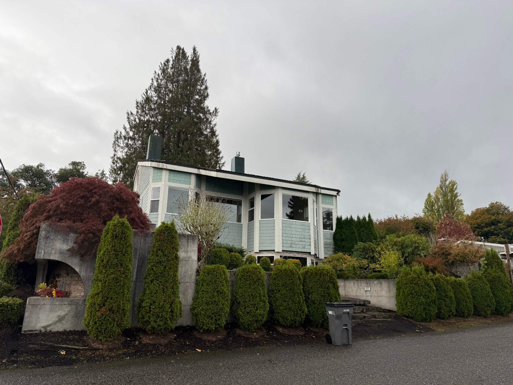Residential Roof Cleaning in Port Orchard, WA by Hanley Construction