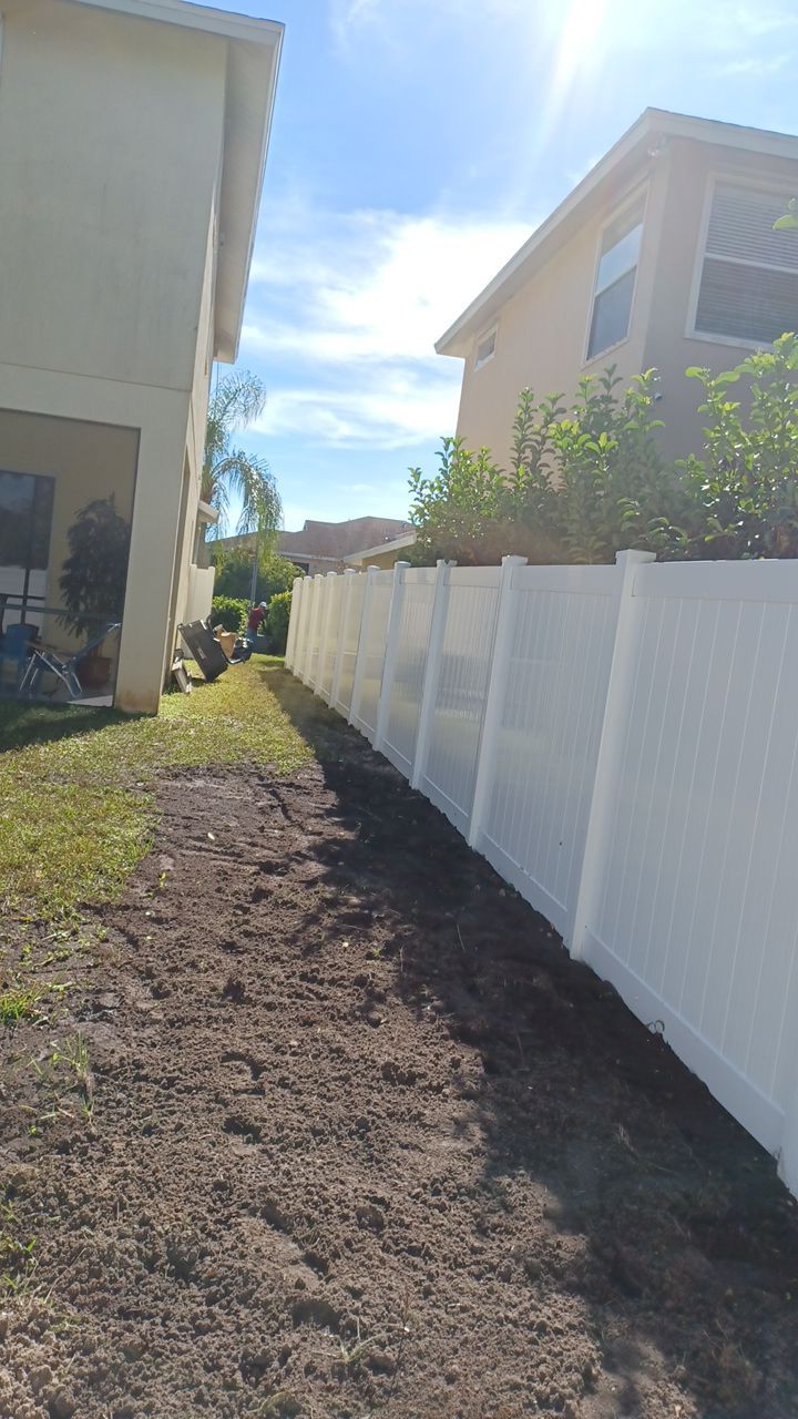 Sarasota, FL 6ft. Tall White Vinyl Privacy Fence  by Asap fence and gates, LLC