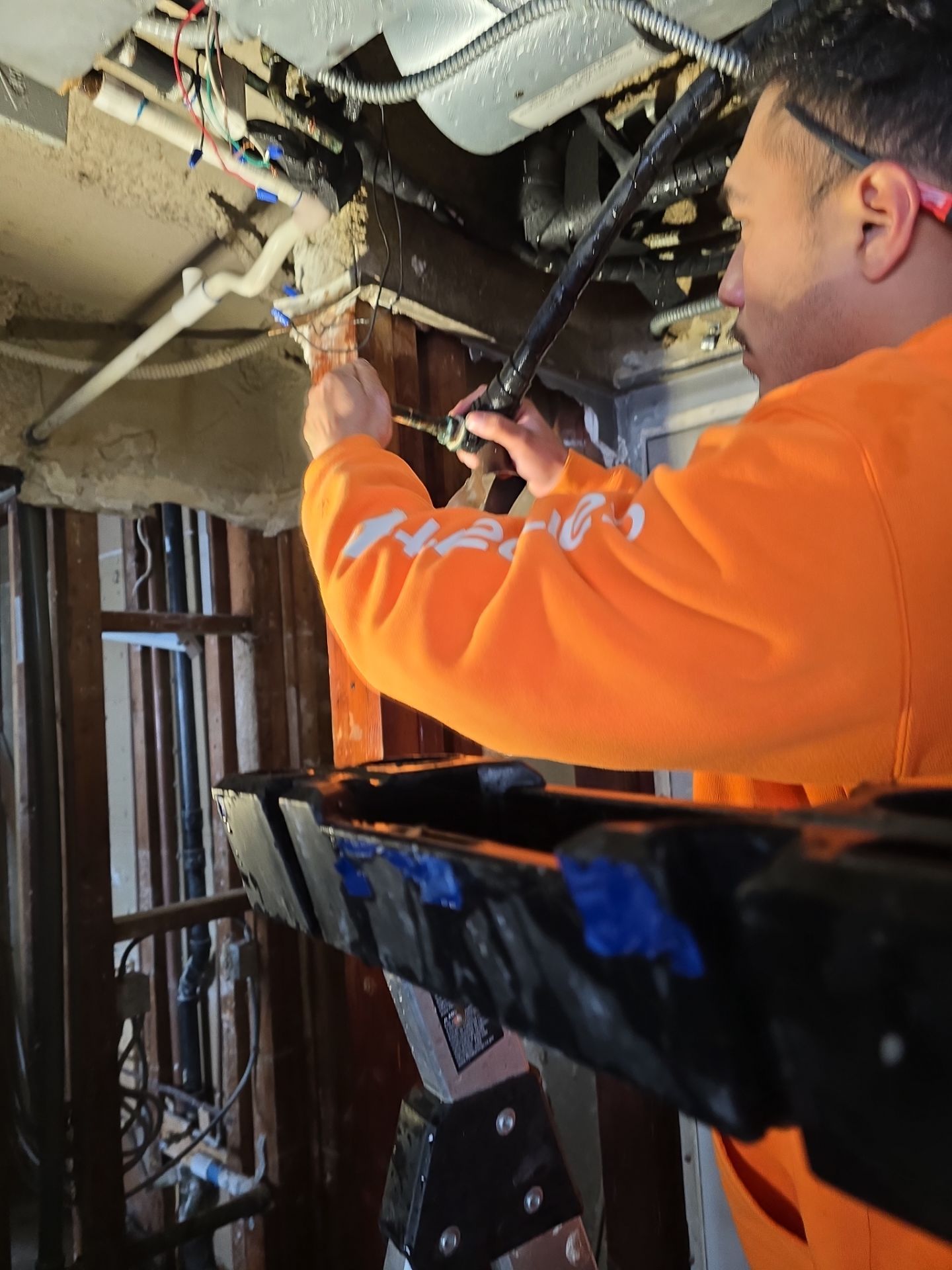 Emergency Leak Repair  by Us Plumbing 