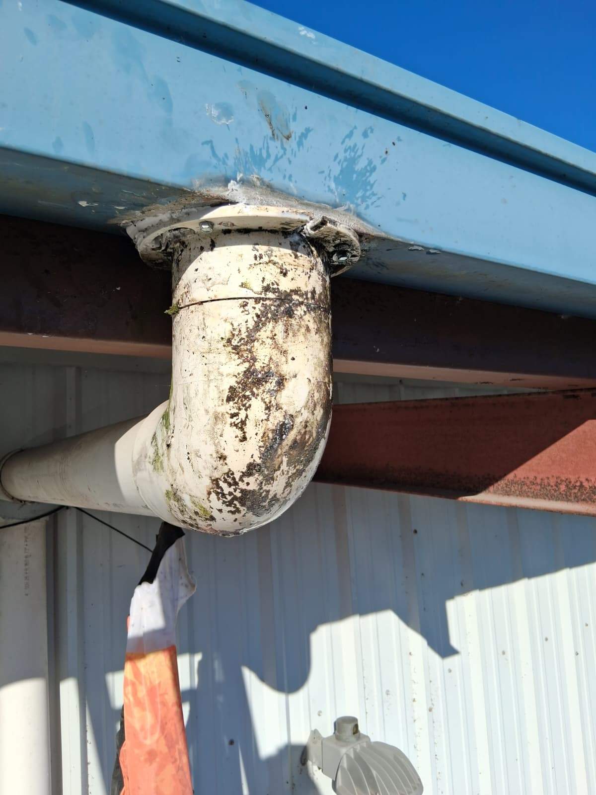 Clean Gutters and Seal Seams in Lakeland FL by Gutter Professors