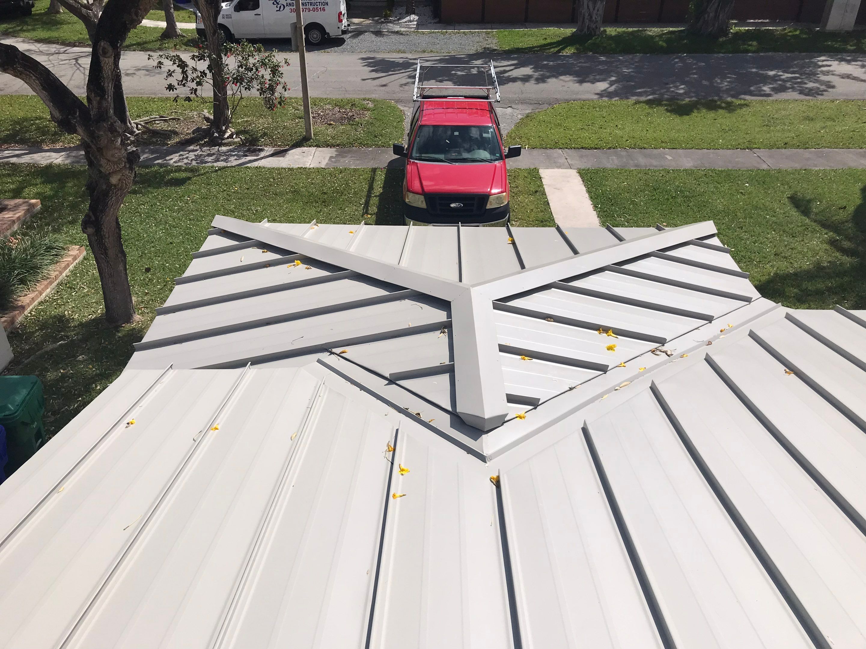 Metal Roof - Galvalume Ash Gray by Istueta Roofing