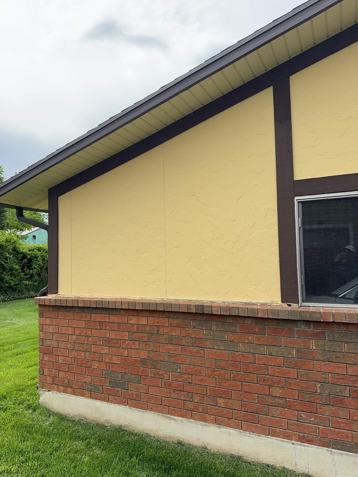 Orem | Hardie B&B and Lap Siding | Cobble Stone & Arctic White by Ideal Siding Utah