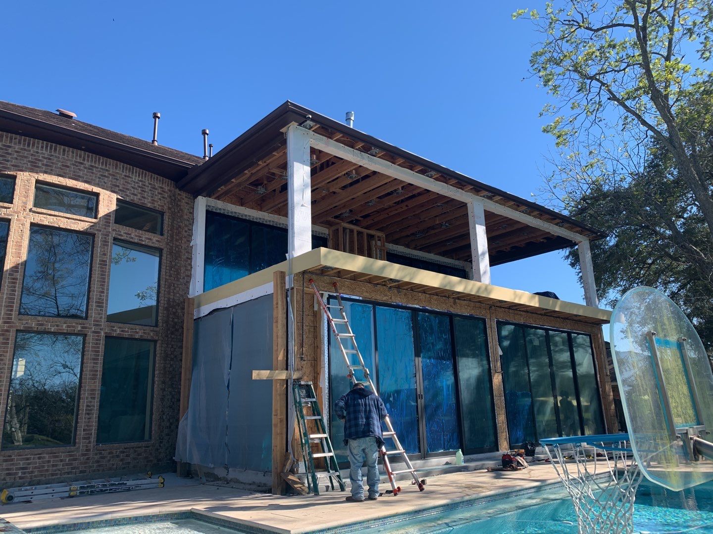 Glass patio by Houston Roofing & Construction