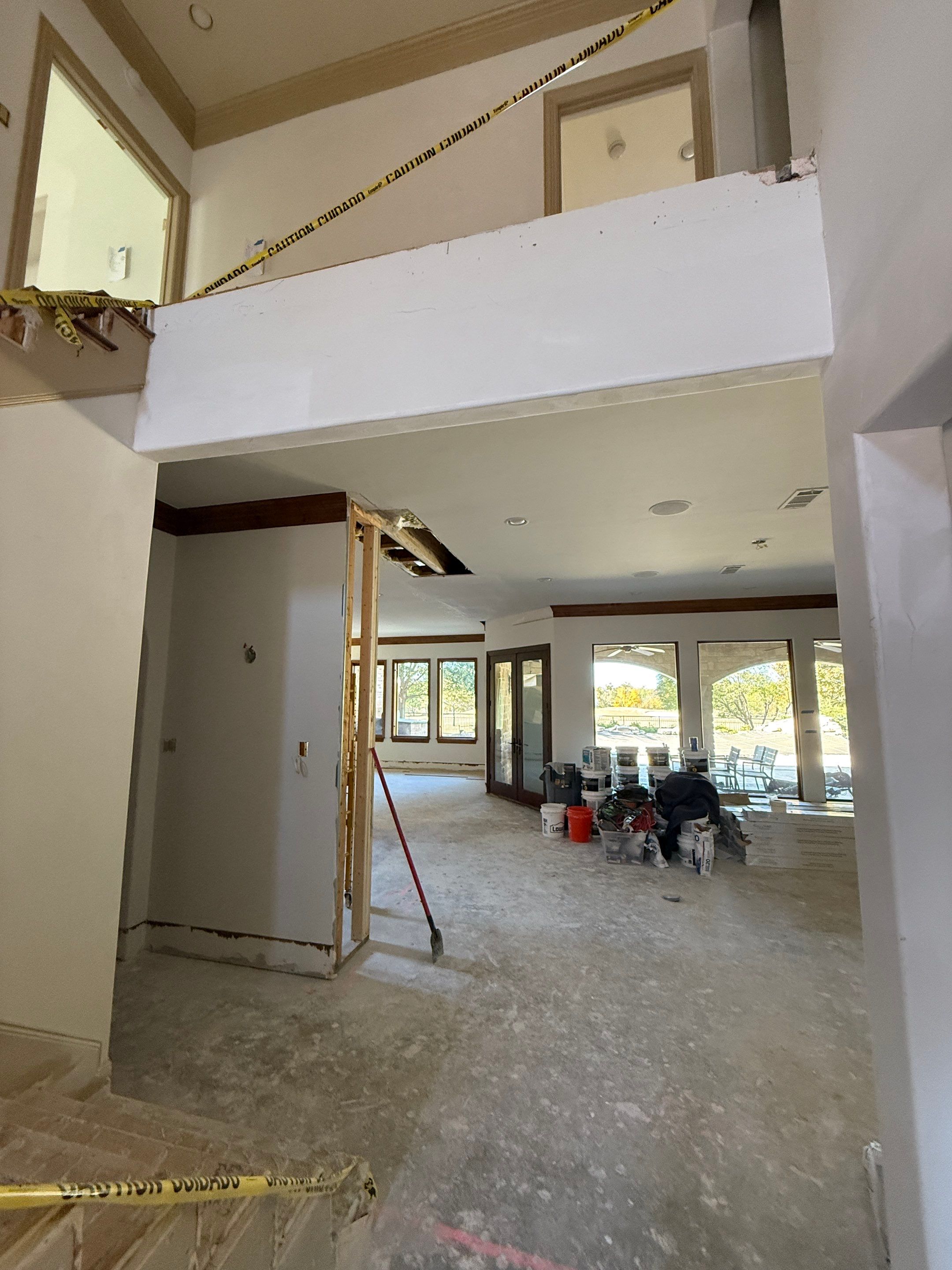 Luxury Remodel in Castle Hills by HOMES BY JAR