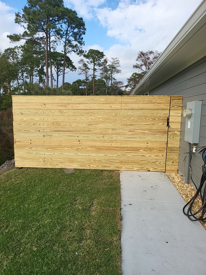 You can never go wrong with Horizontal by Hip Square Fence Inc.