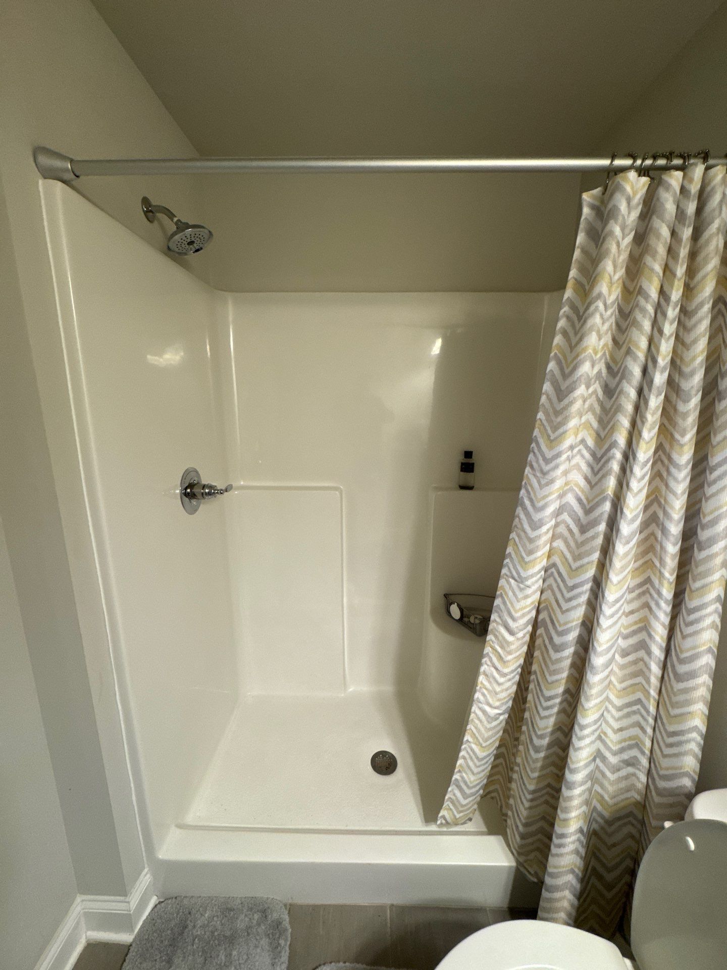 Three showers renovation by Prudencio