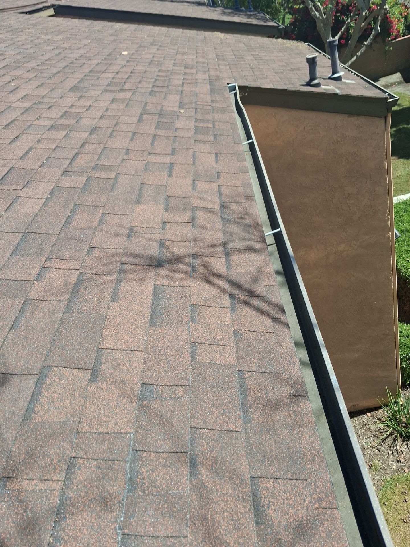 HOA gutter cleaning after photo.