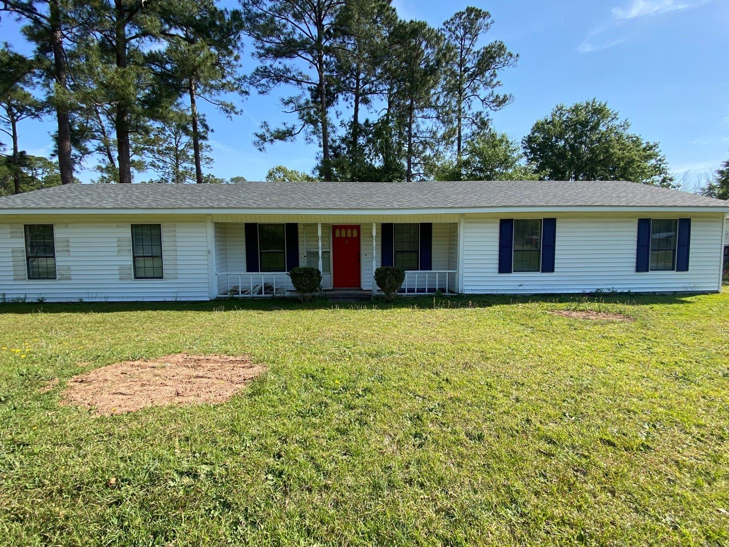 New asphalt shingle roof installed on a home in Perry, GA