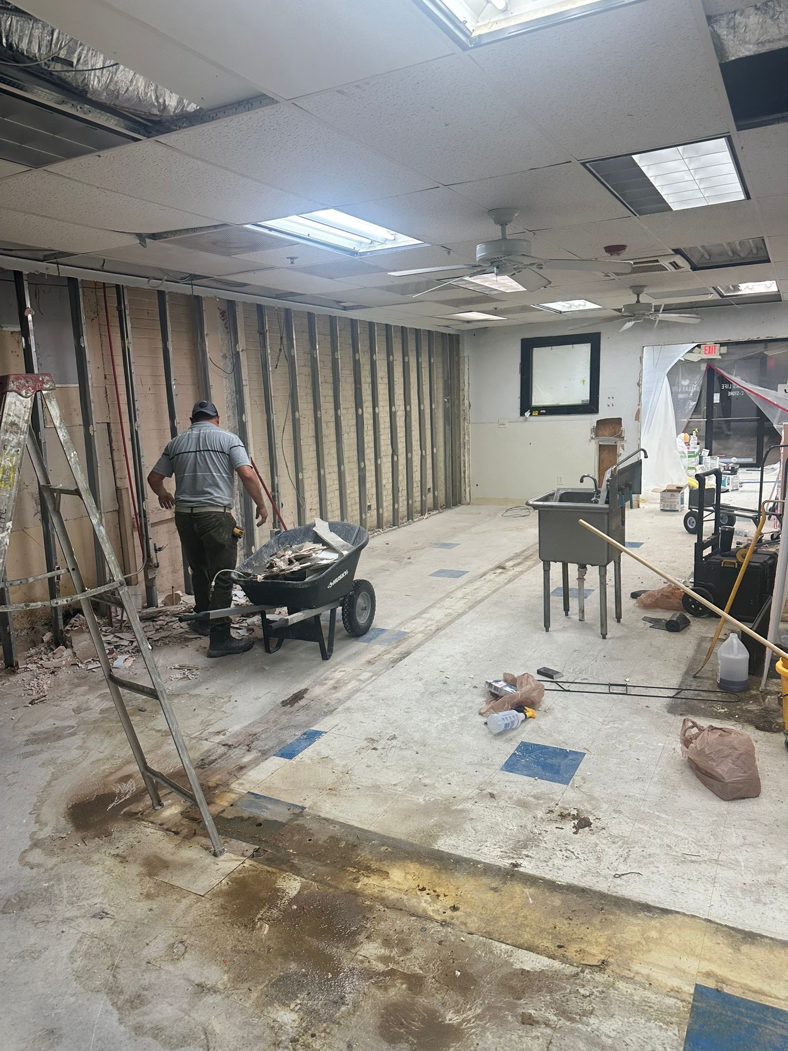 C-Store renovation at Dallas Life by EL-GC LLC 