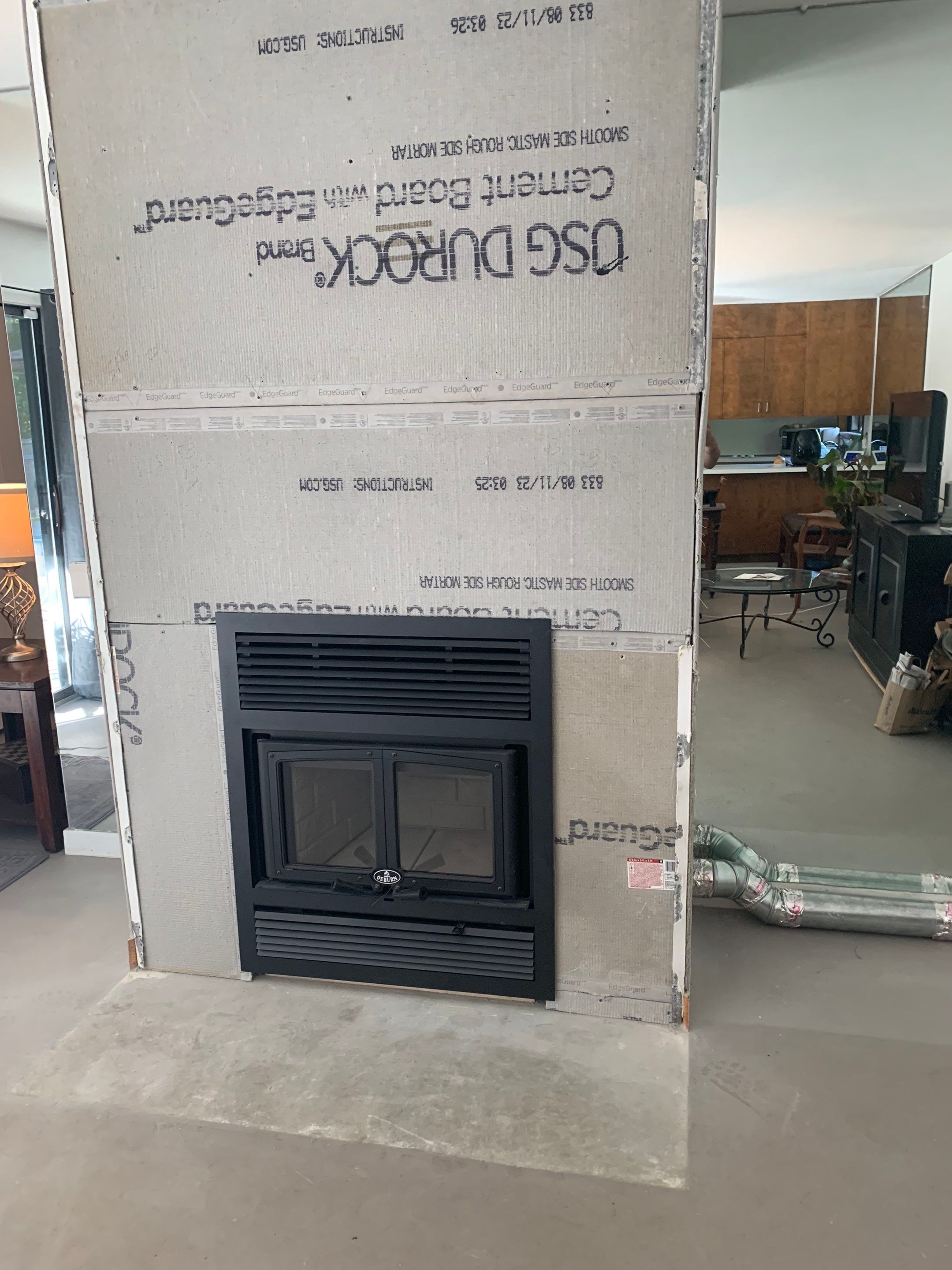Wood fireplace  by Neighborhood Chimney Services 